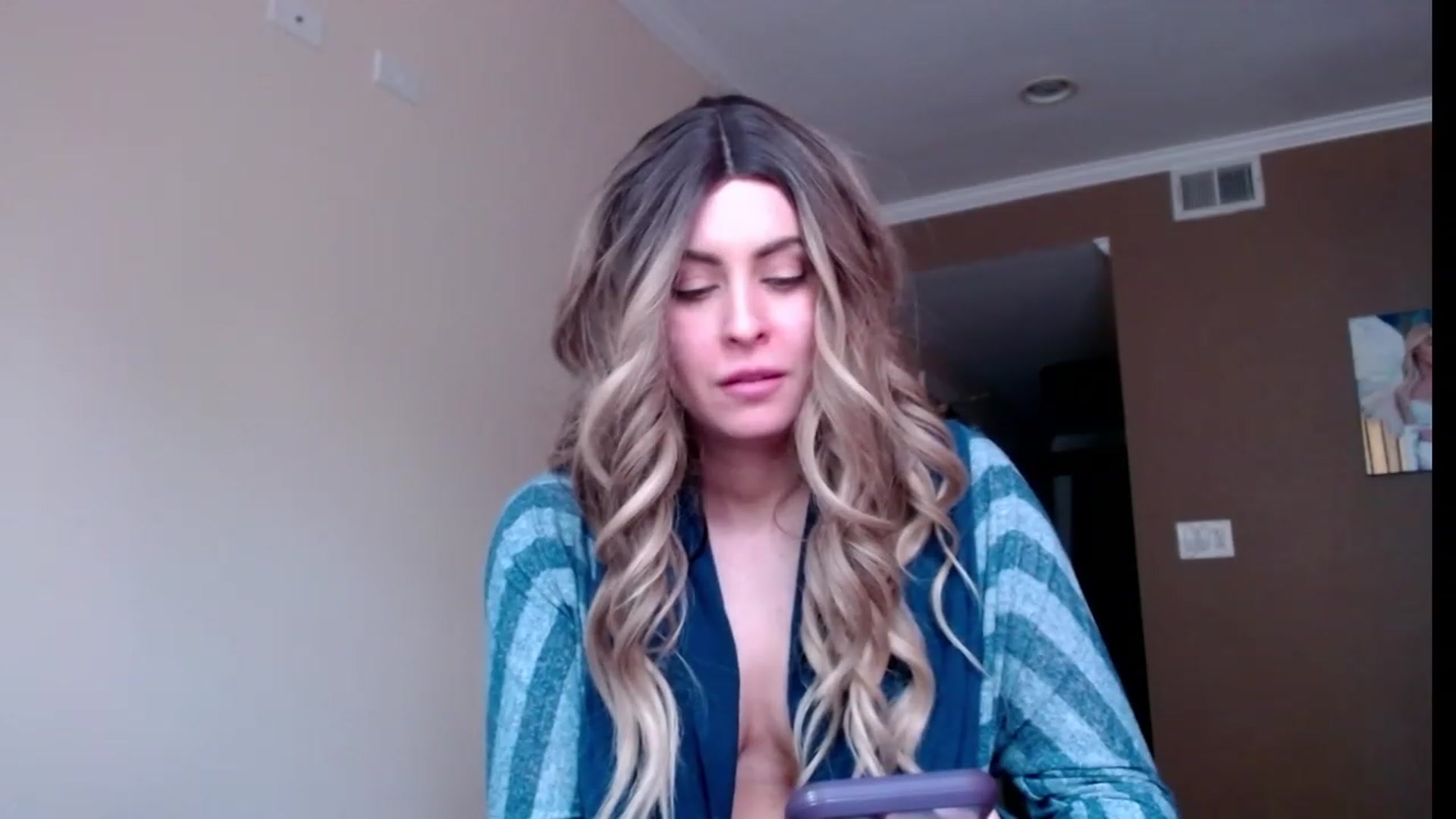 Gallery image thumbnail from VIX_SPY's myfreecams stream on, 10/16/2023, 20:34 image 18 of 20