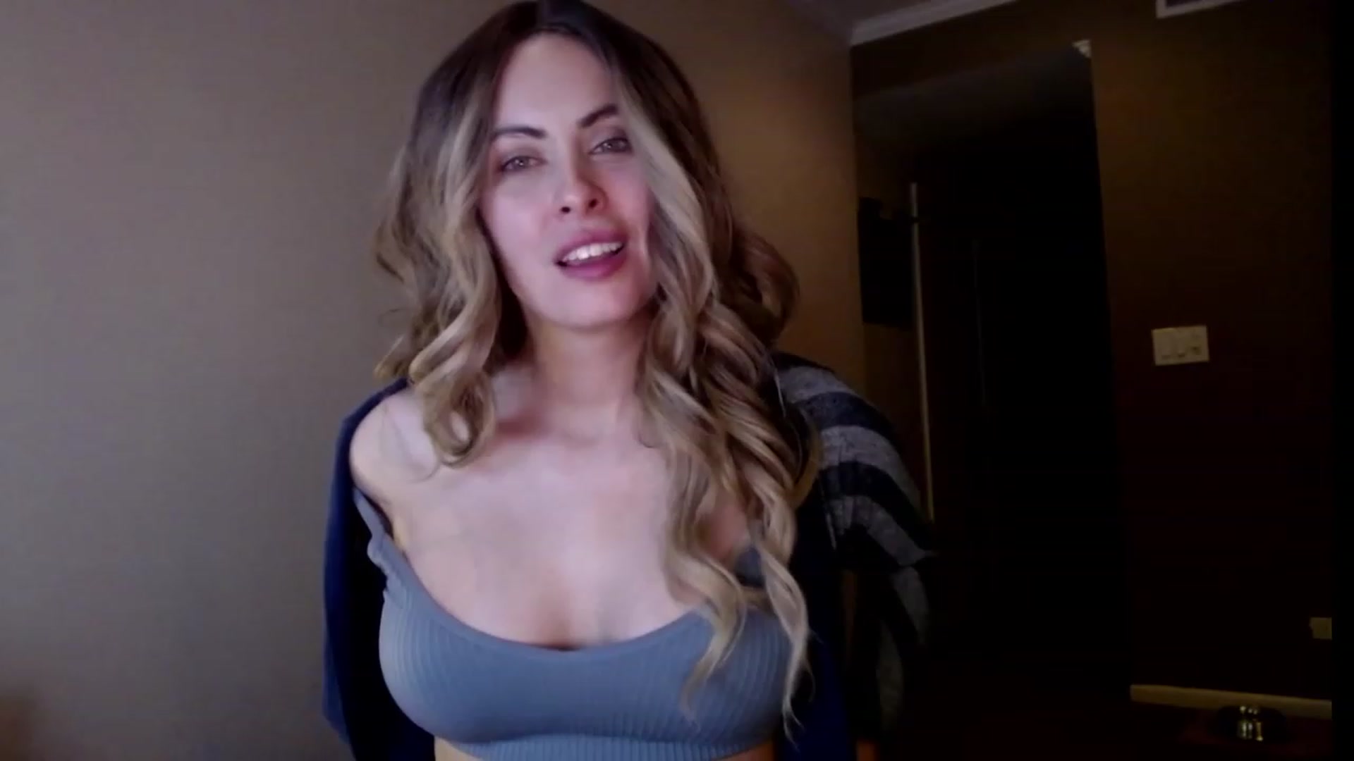 Gallery image thumbnail from VIX_SPY's myfreecams stream on, 10/17/2023, 05:07 image 13 of 20