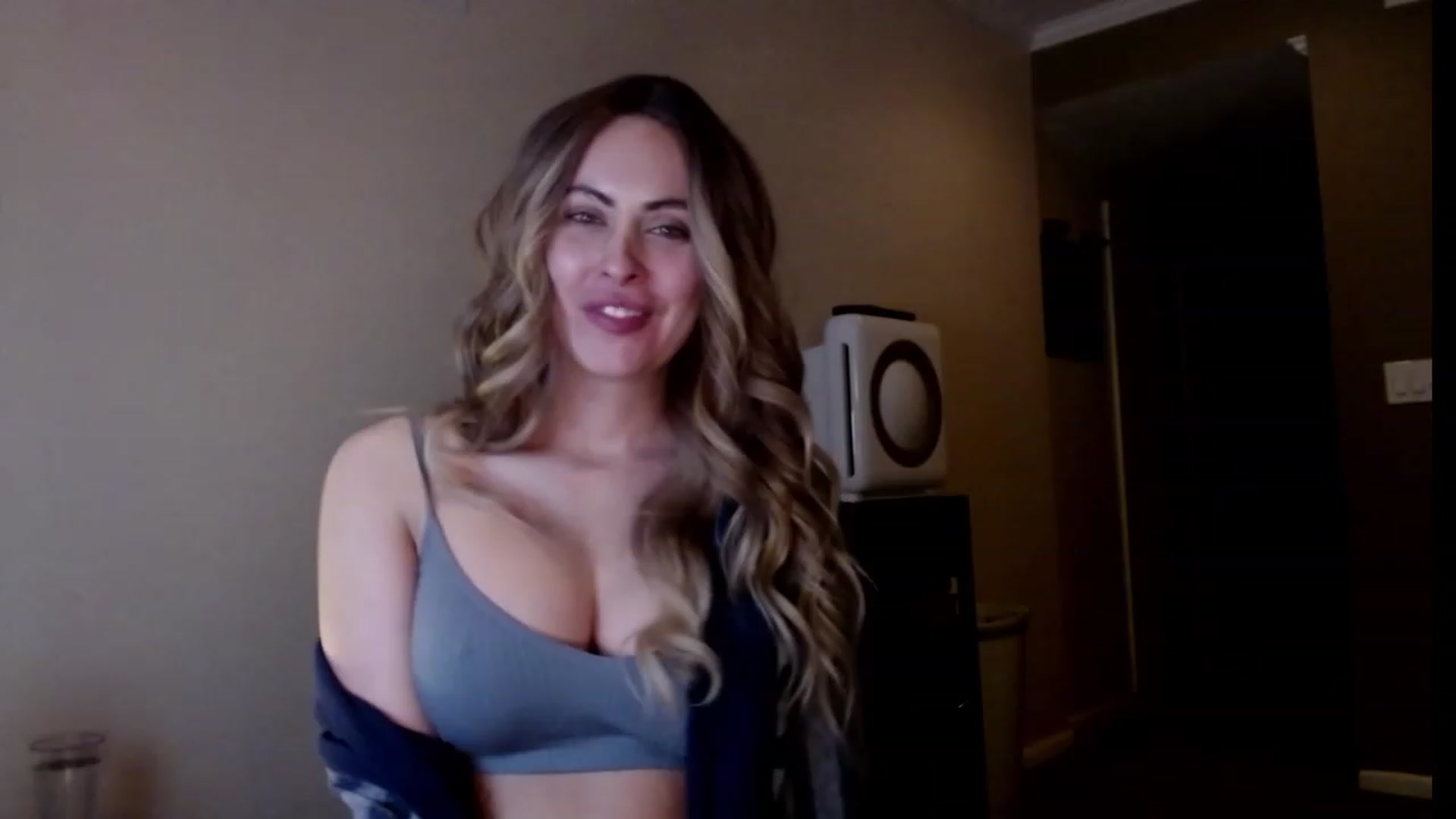 Gallery image thumbnail from VIX_SPY's myfreecams stream on, 10/17/2023, 05:07 image 17 of 20
