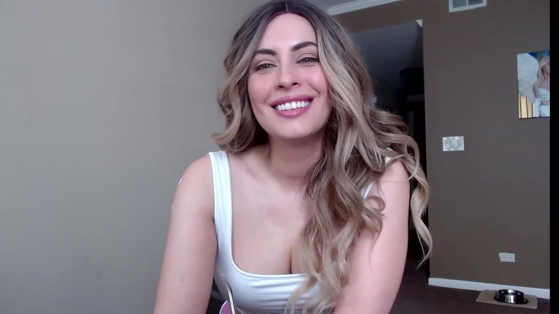 Gallery image thumbnail from VIX_SPY's myfreecams stream on, 10/24/2023, 17:55 image 15 of 20