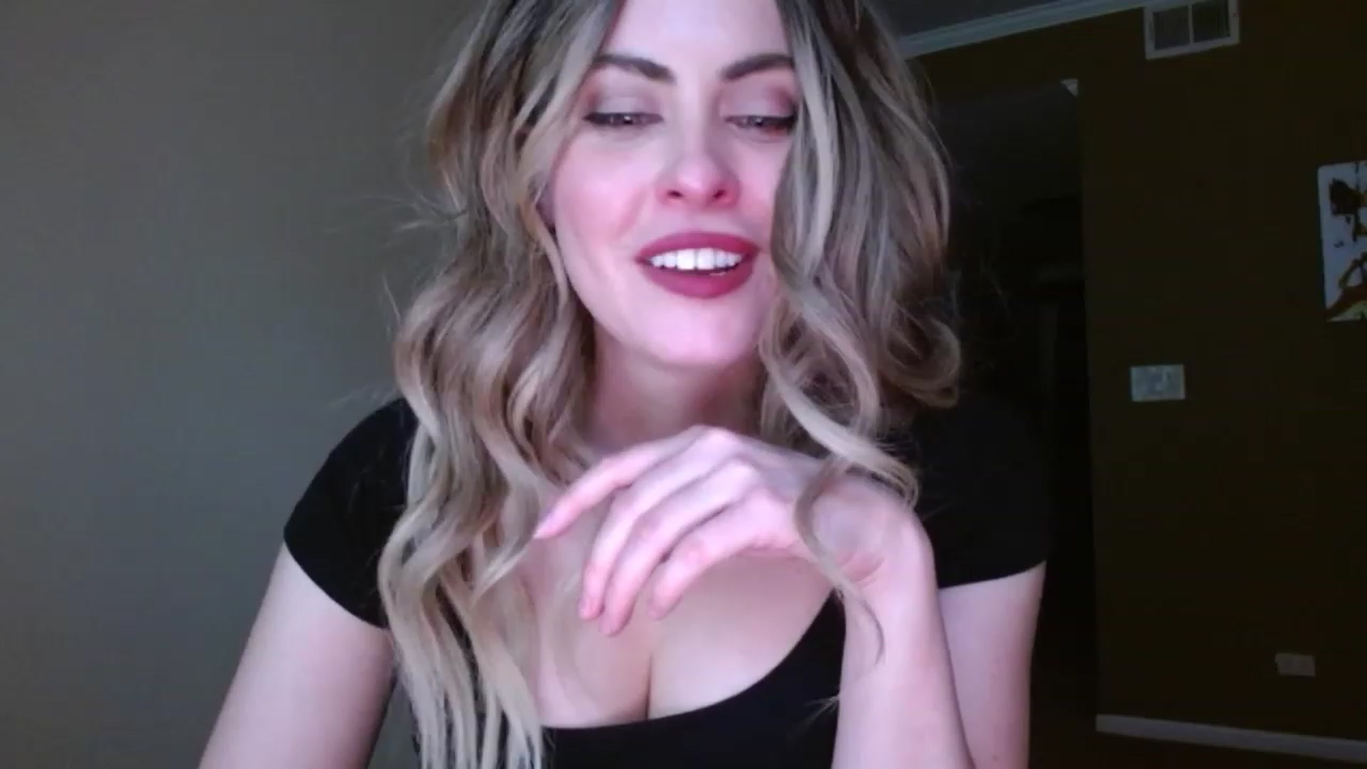 Gallery image thumbnail from VIX_SPY's myfreecams stream on, 11/27/2023, 22:08 image 14 of 20