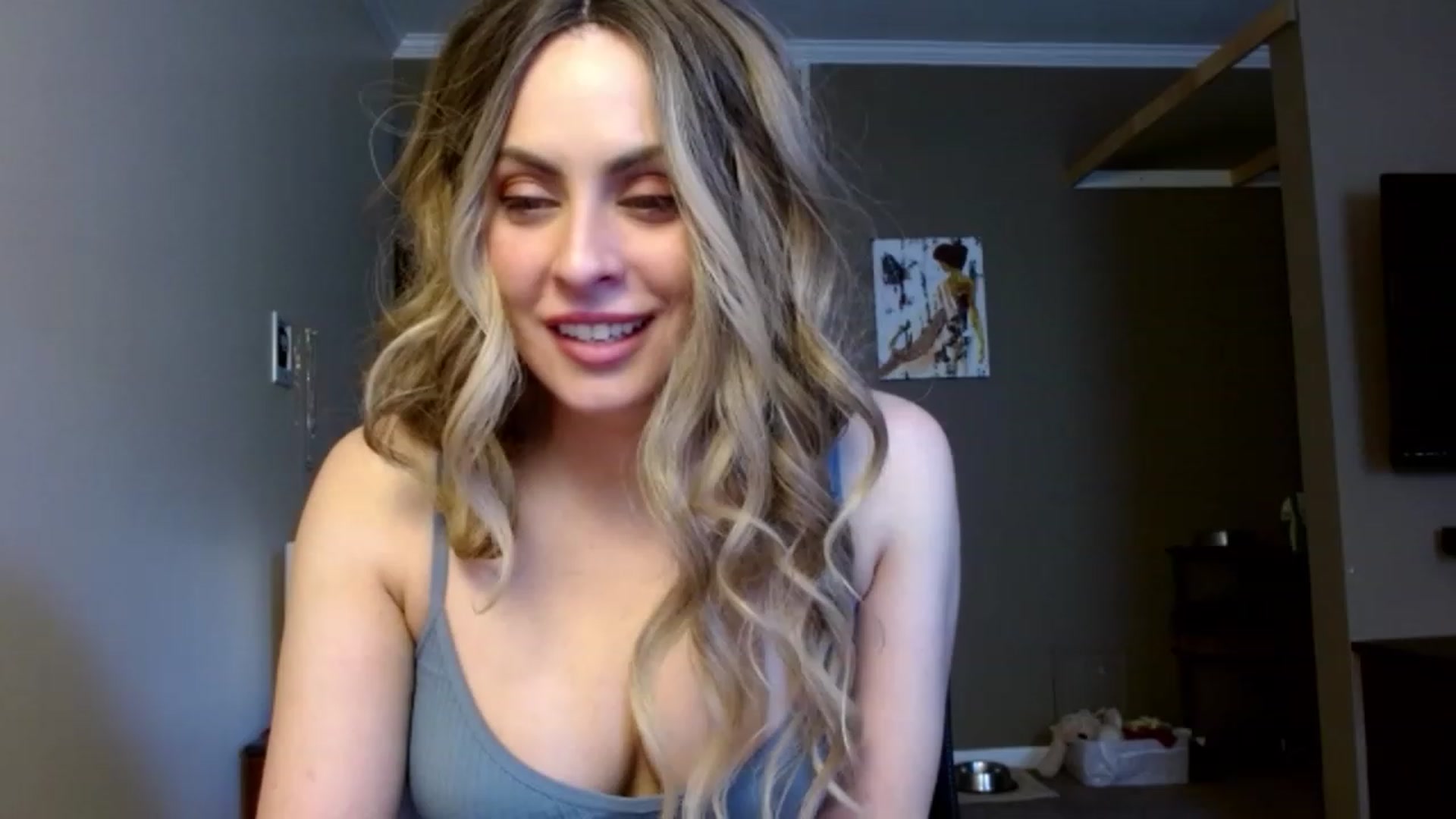 Gallery image thumbnail from VIX_SPY's myfreecams stream on, 12/12/2023, 18:57 image 8 of 20