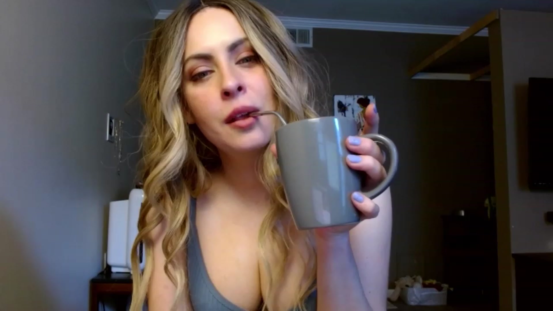 Gallery image thumbnail from VIX_SPY's myfreecams stream on, 12/12/2023, 18:57 image 5 of 20