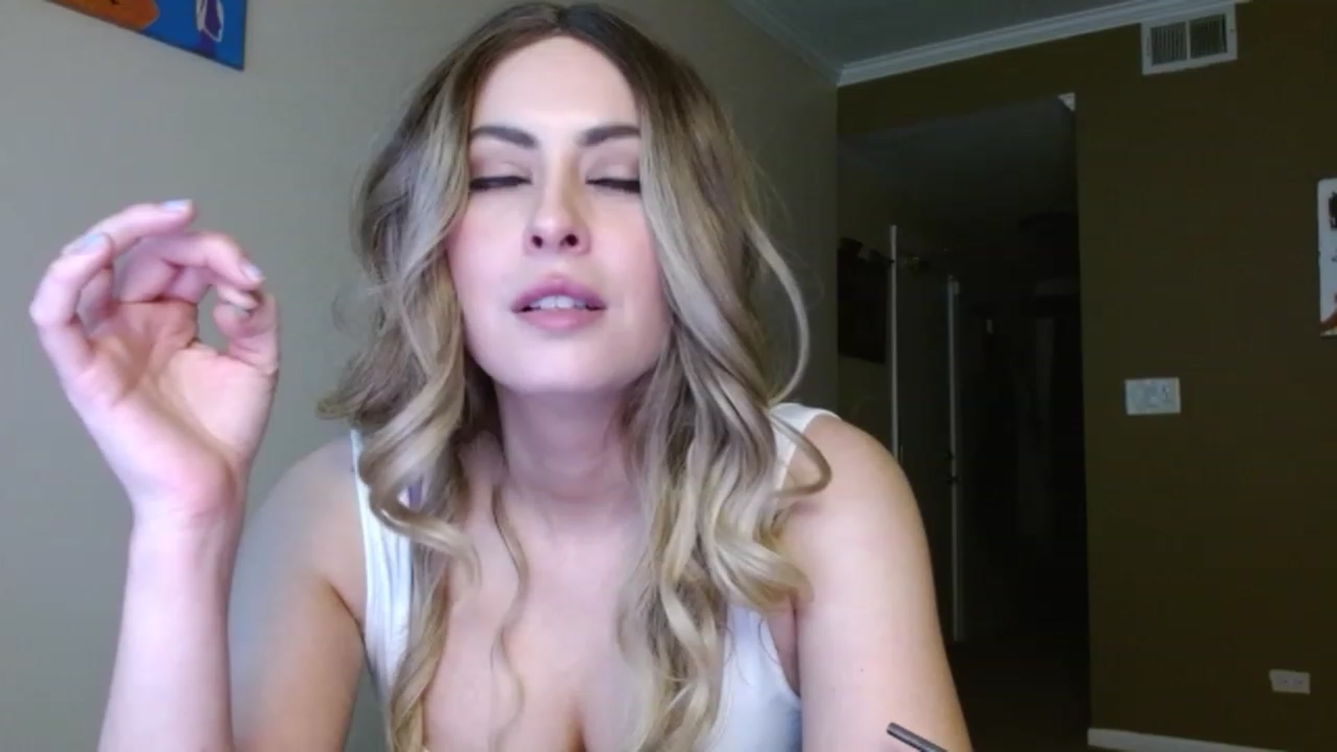 Gallery image thumbnail from VIX_SPY's myfreecams stream on, 01/09/2024, 21:26 image 3 of 20