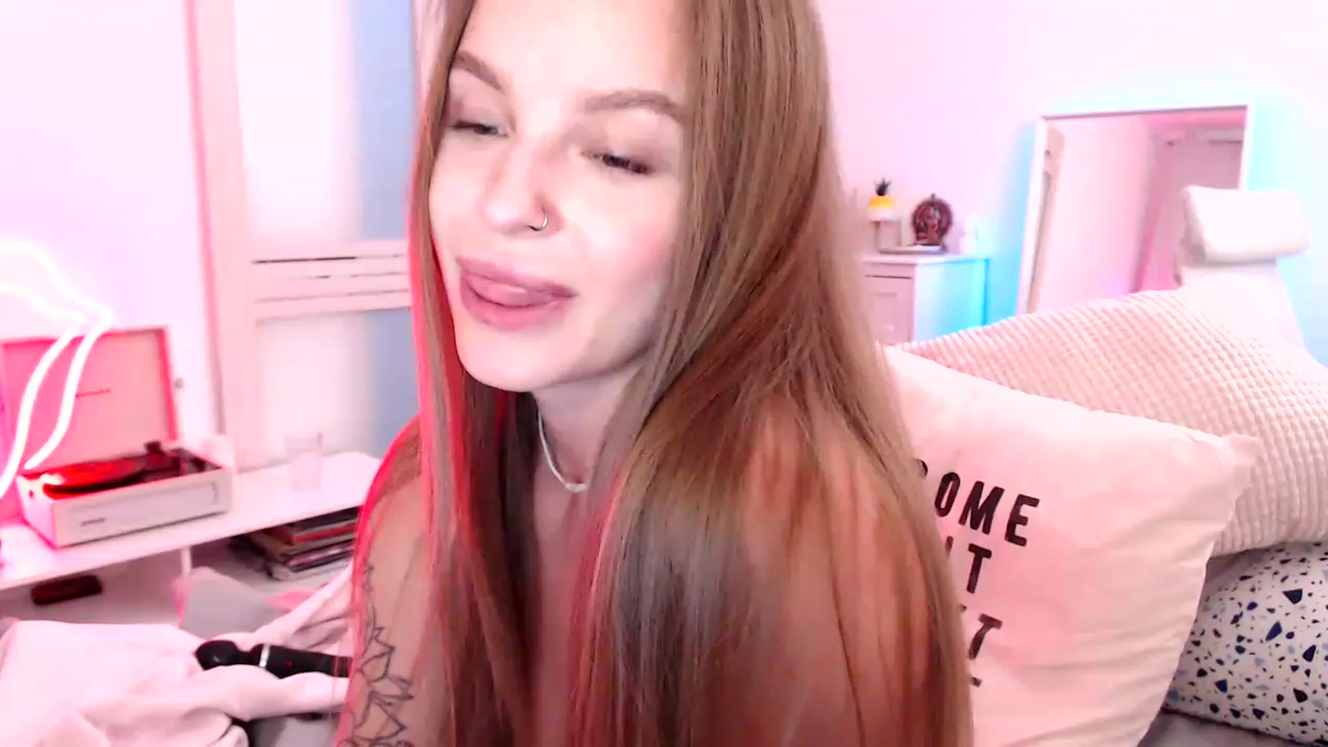 Gallery image thumbnail from V_e_e's myfreecams stream on, 02/12/2023, 22:04 image 16 of 20