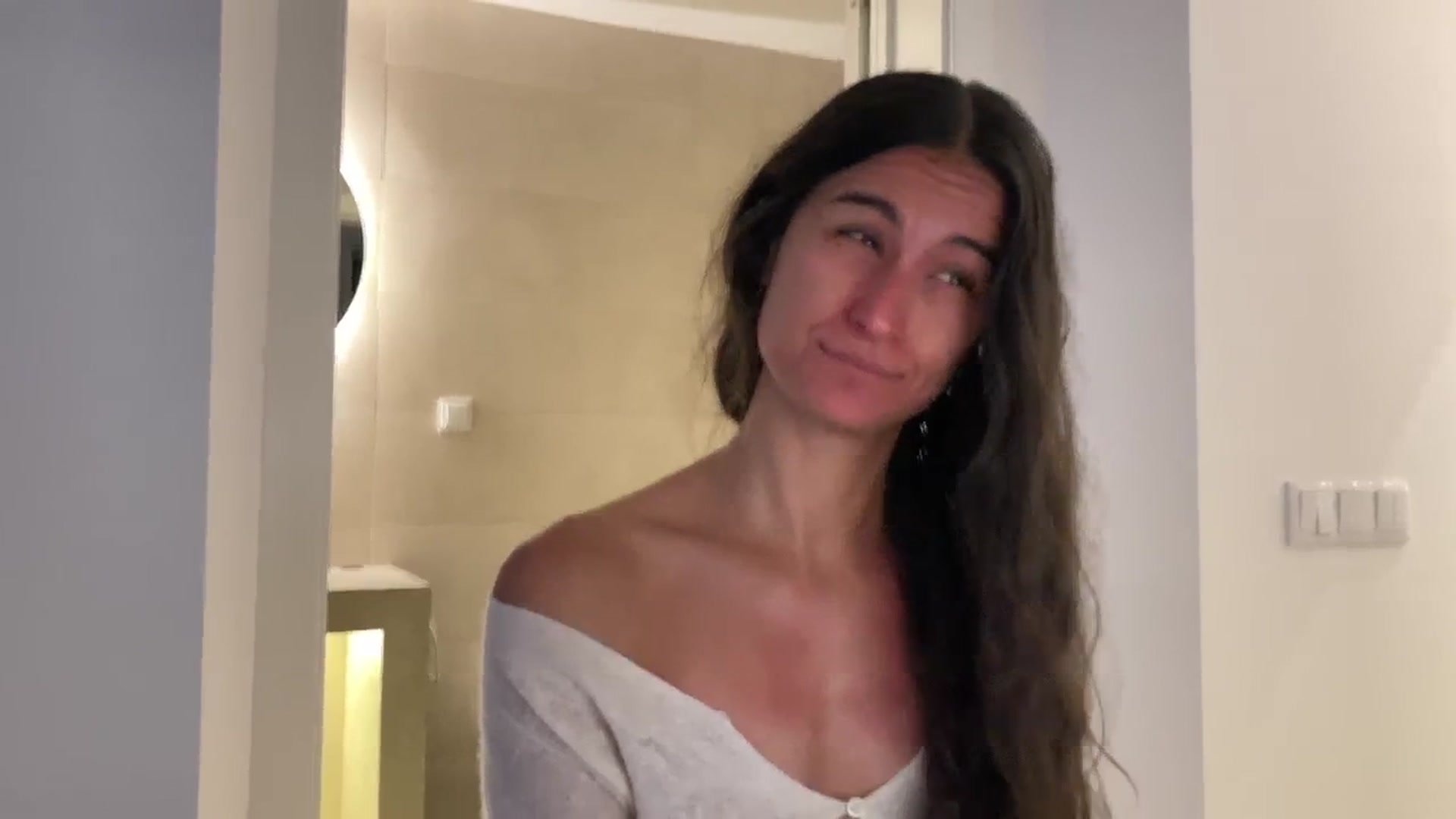 Gallery image thumbnail from V_e_r_o_'s myfreecams stream on, 08/20/2025, 06:10 image 12 of 20