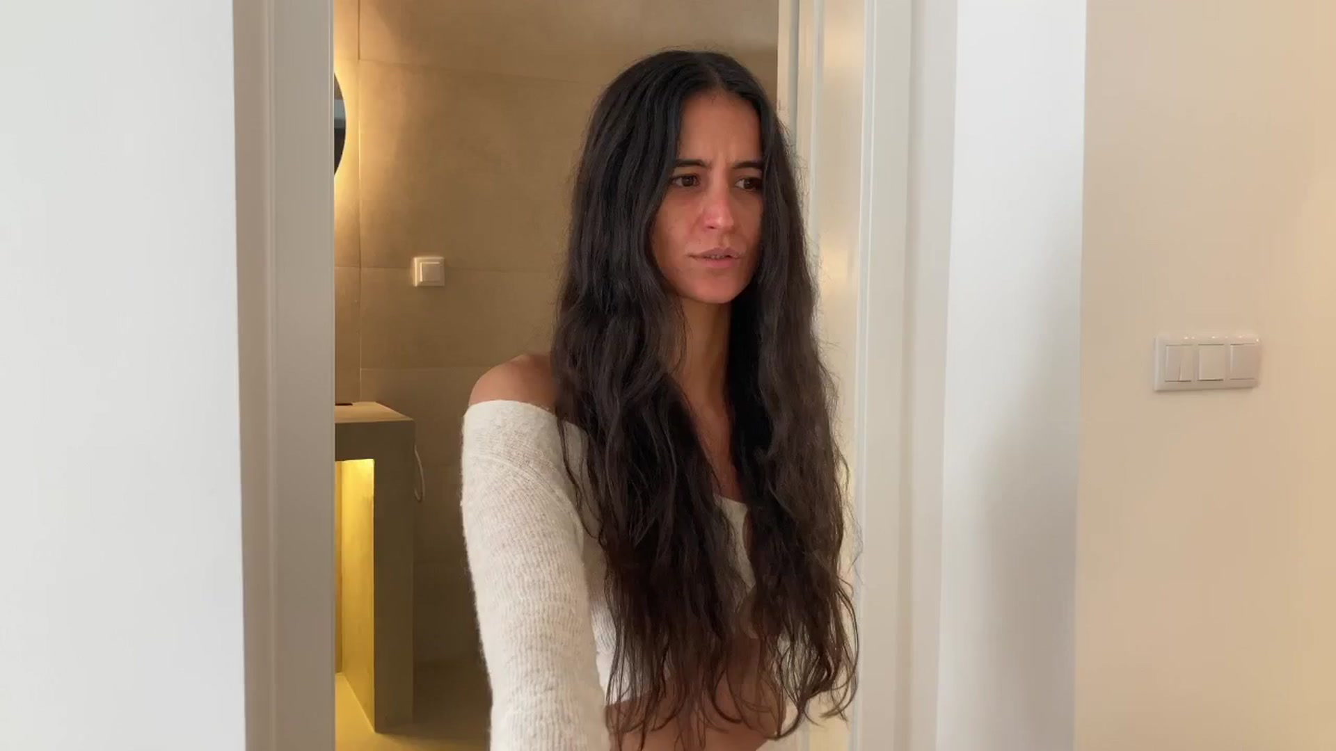 Gallery image thumbnail from V_e_r_o_'s myfreecams stream on, 08/20/2025, 11:24 image 12 of 20