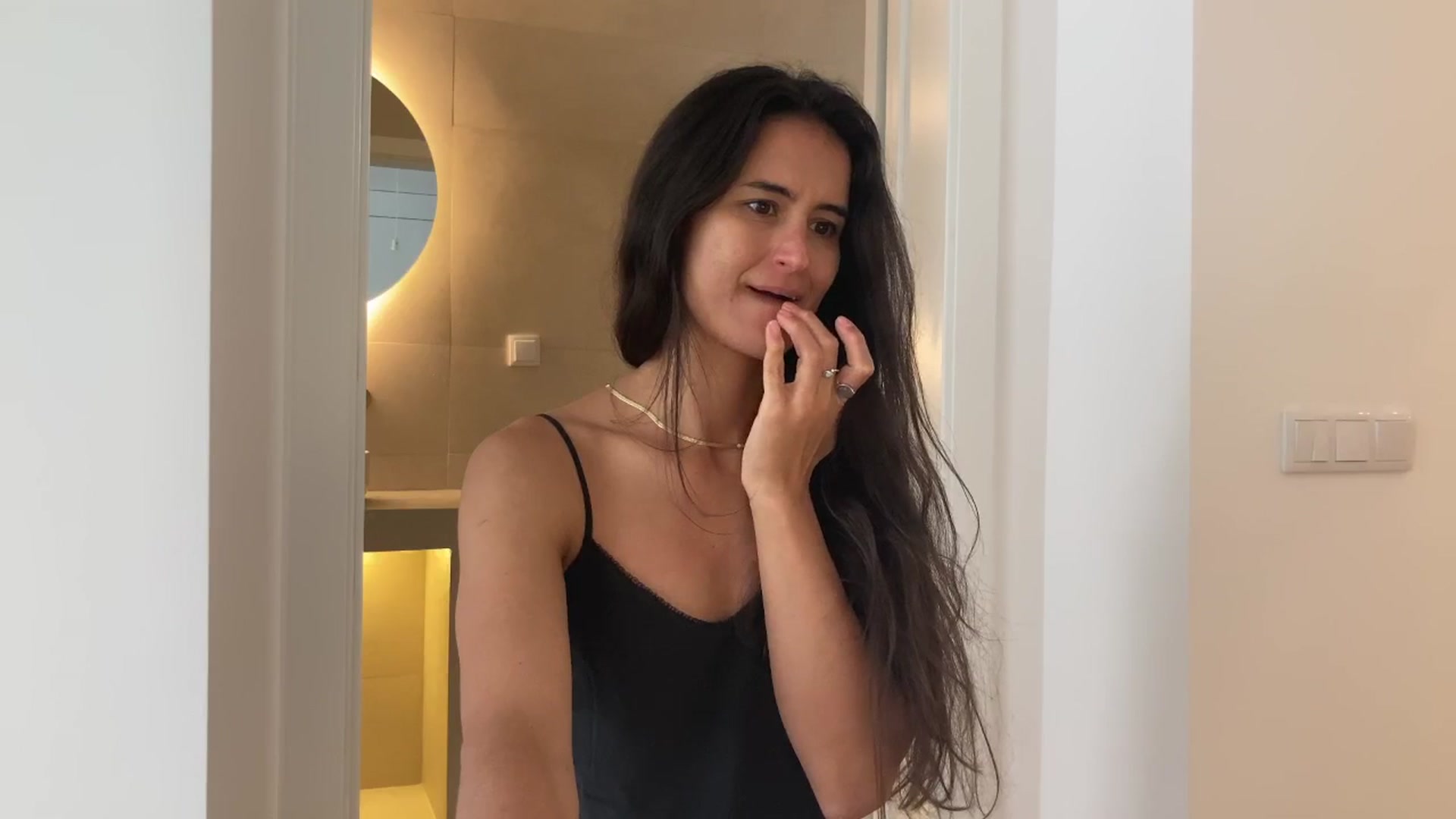 Gallery image thumbnail from V_e_r_o_'s myfreecams stream on, 08/22/2025, 10:54 image 17 of 20