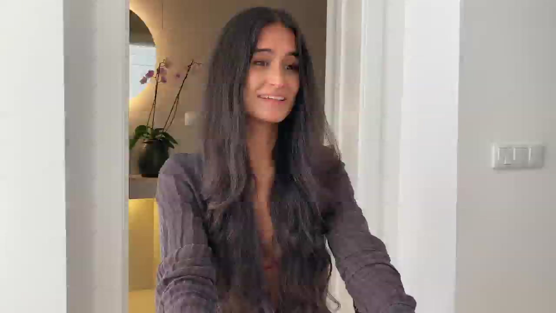 Gallery image thumbnail from V_e_r_o_'s myfreecams stream on, 09/05/2025, 16:38 image 16 of 20