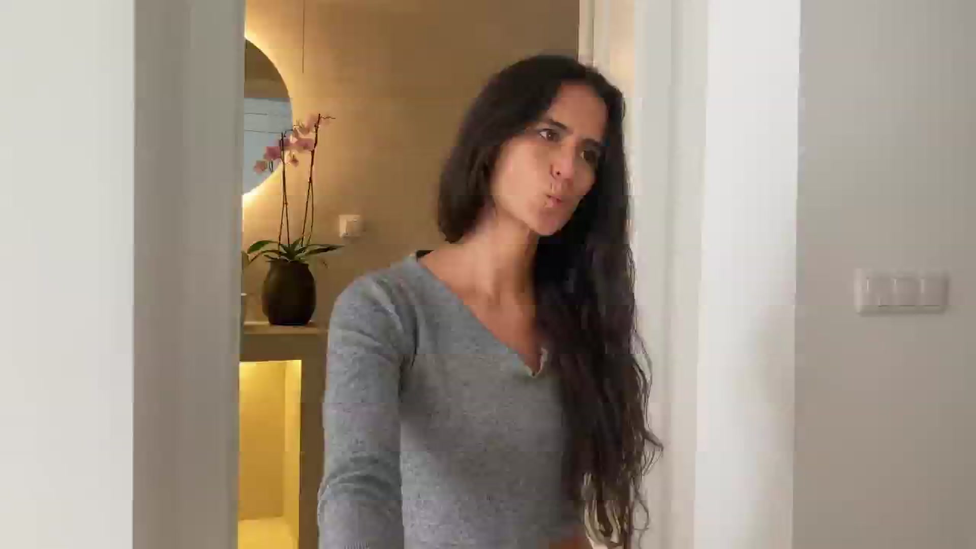 Gallery image thumbnail from V_e_r_o_'s myfreecams stream on, 09/10/2025, 15:24 image 19 of 20