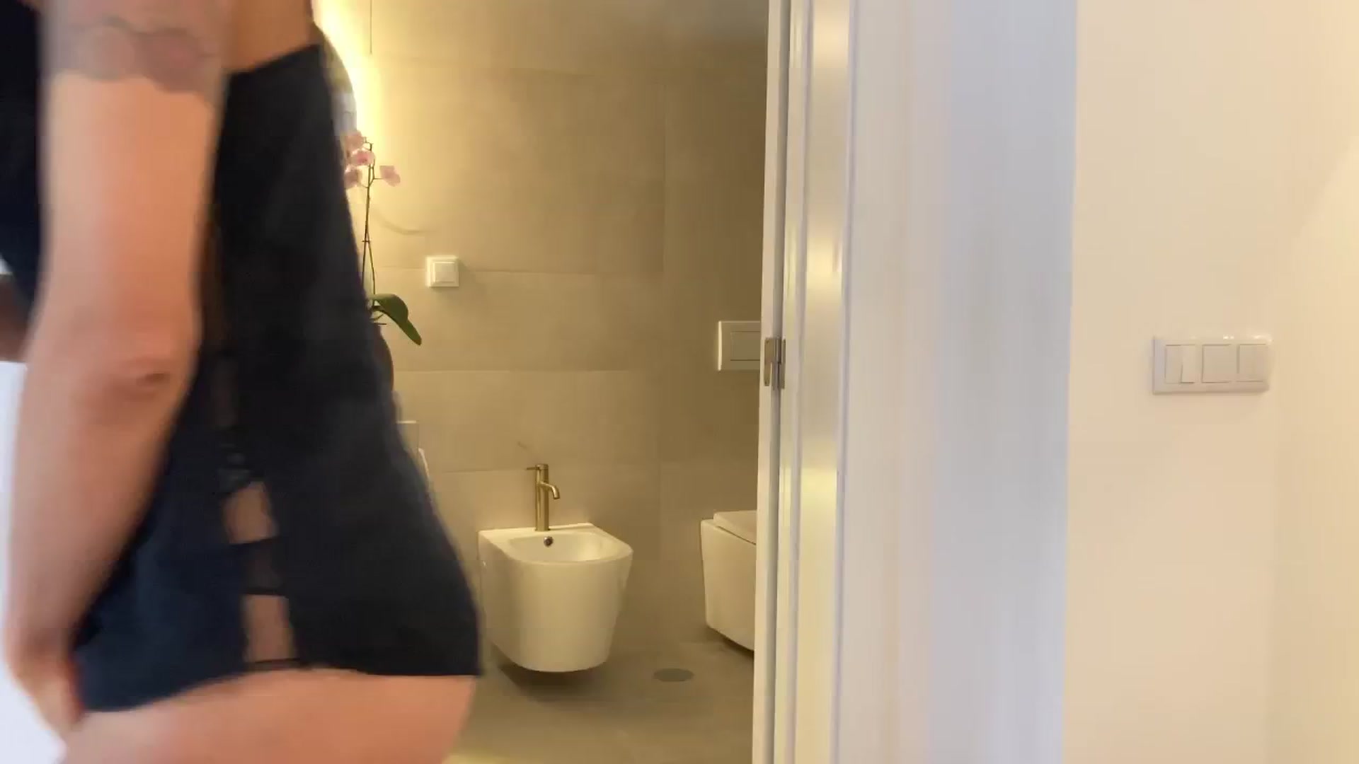 Gallery image thumbnail from V_e_r_o_'s myfreecams stream on, 09/14/2025, 08:57 image 17 of 20