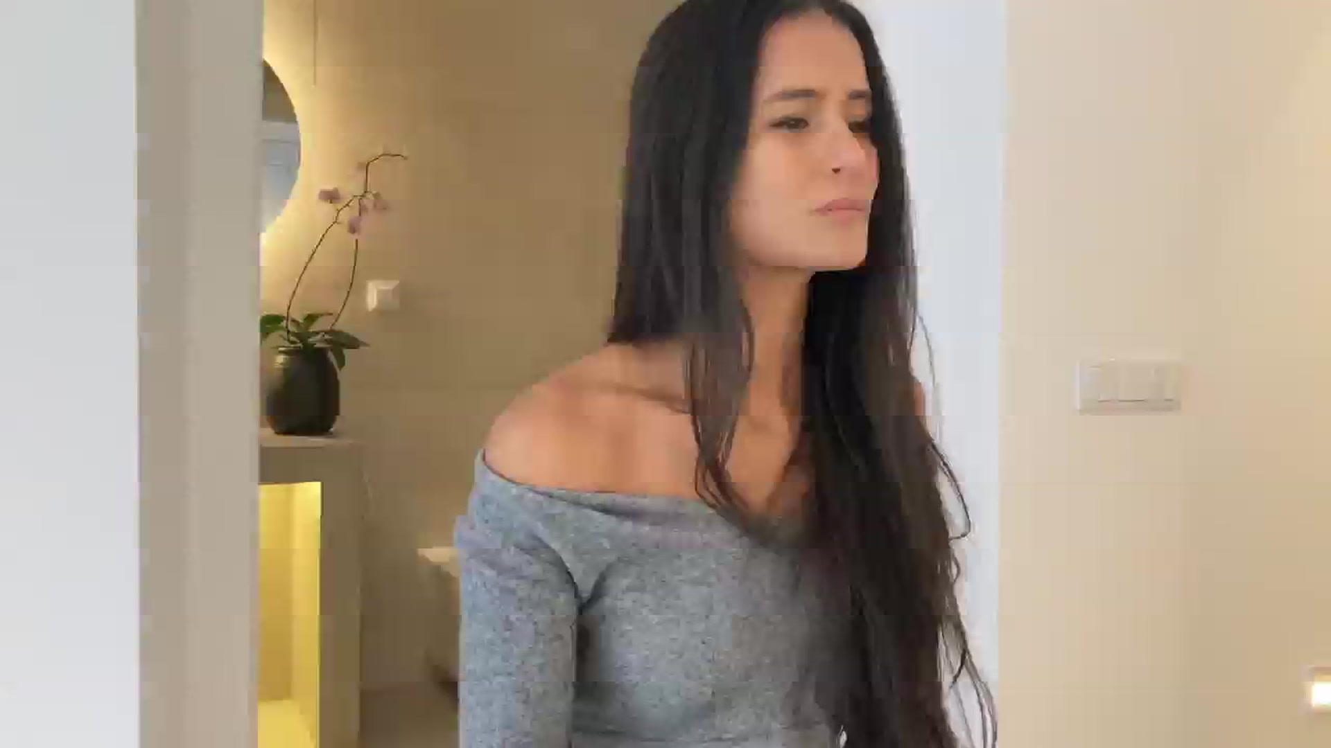 Gallery image thumbnail from V_e_r_o_'s myfreecams stream on, 09/27/2025, 08:23 image 7 of 20