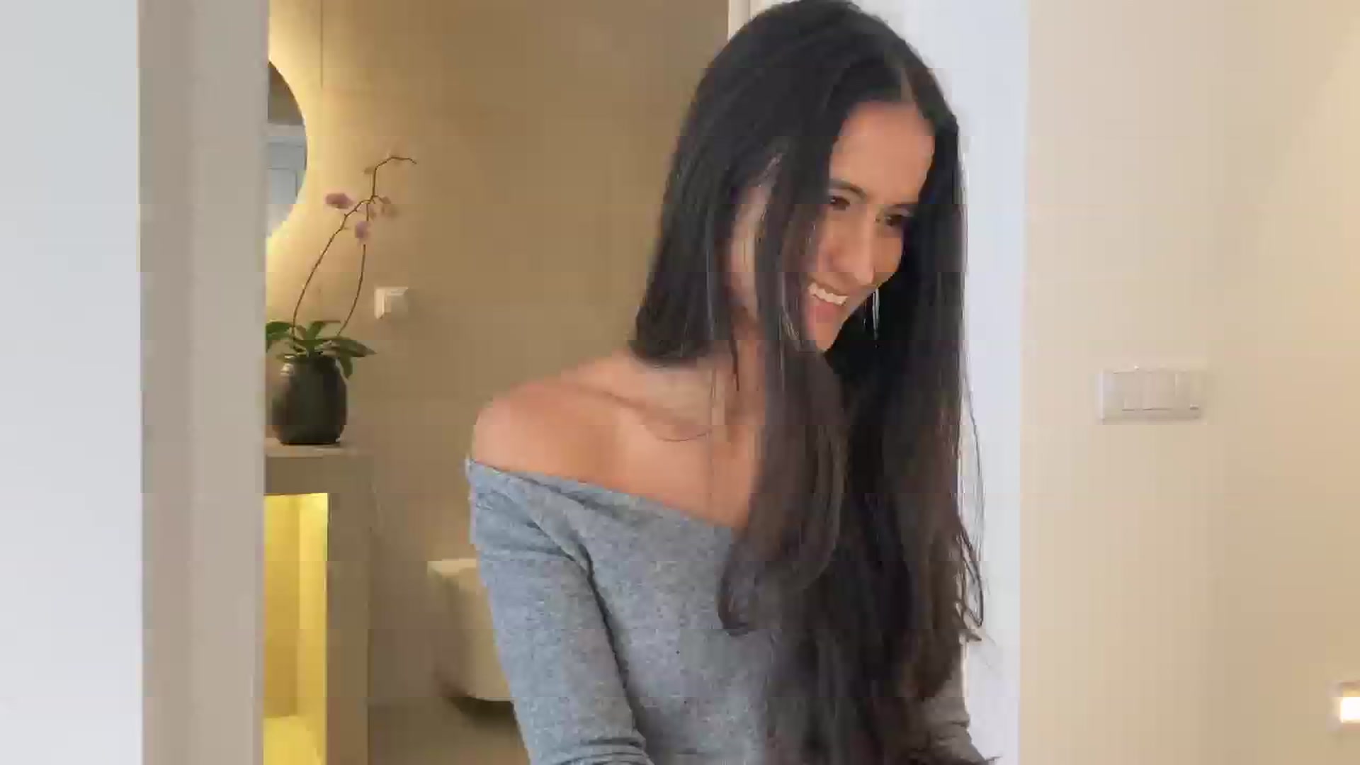 Gallery image thumbnail from V_e_r_o_'s myfreecams stream on, 09/27/2025, 08:23 image 8 of 20