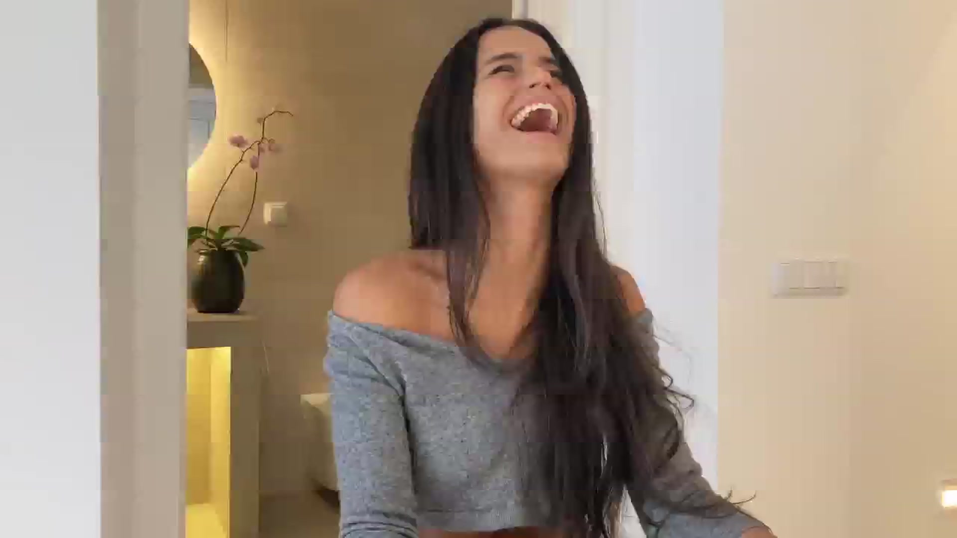 Gallery image thumbnail from V_e_r_o_'s myfreecams stream on, 09/27/2025, 08:23 image 9 of 20