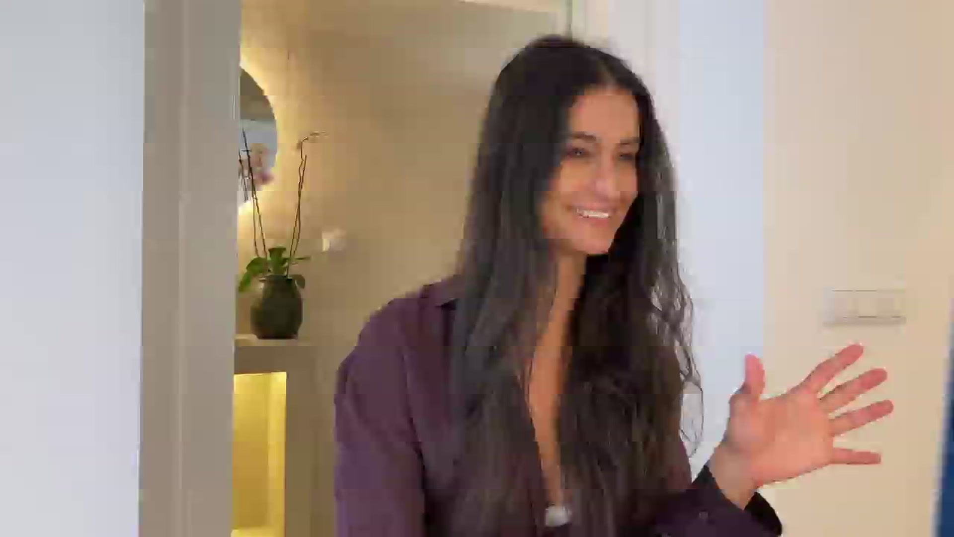 Gallery image thumbnail from V_e_r_o_'s myfreecams stream on, 10/04/2025, 10:59 image 13 of 20