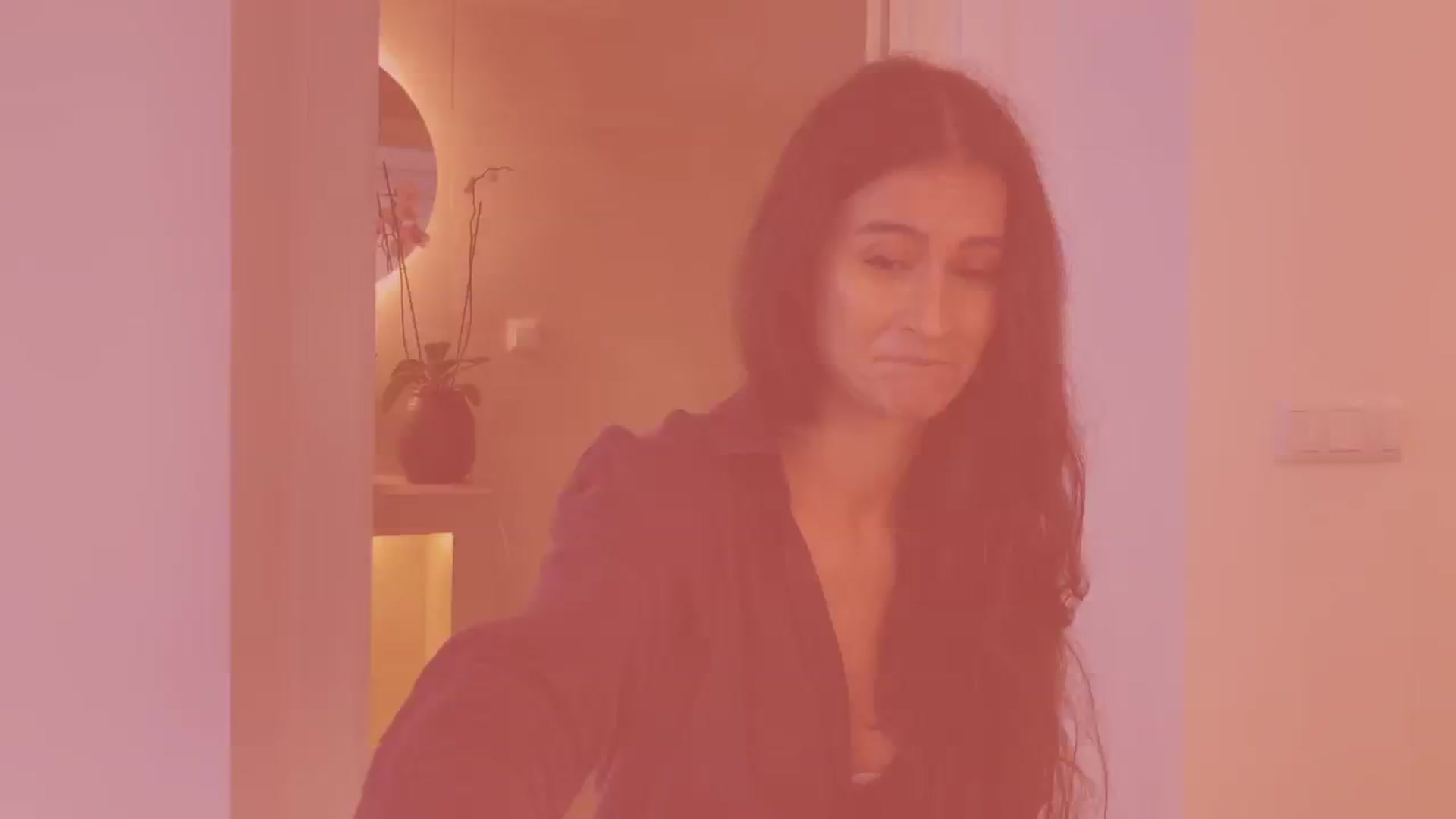 Gallery image thumbnail from V_e_r_o_'s myfreecams stream on, 10/04/2025, 10:59 image 2 of 20