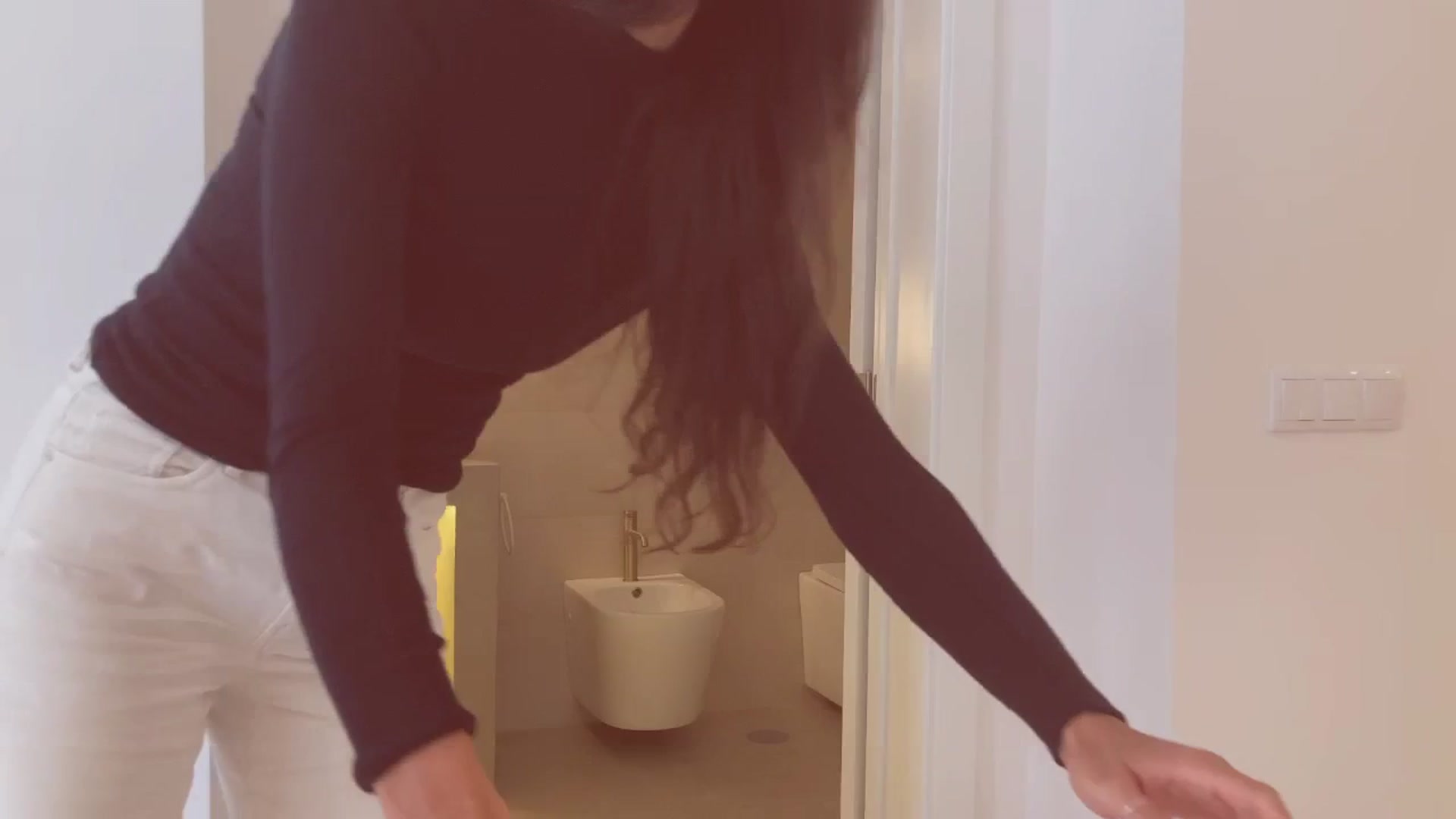 Gallery image thumbnail from V_e_r_o_'s myfreecams stream on, 11/08/2025, 12:36 image 15 of 20