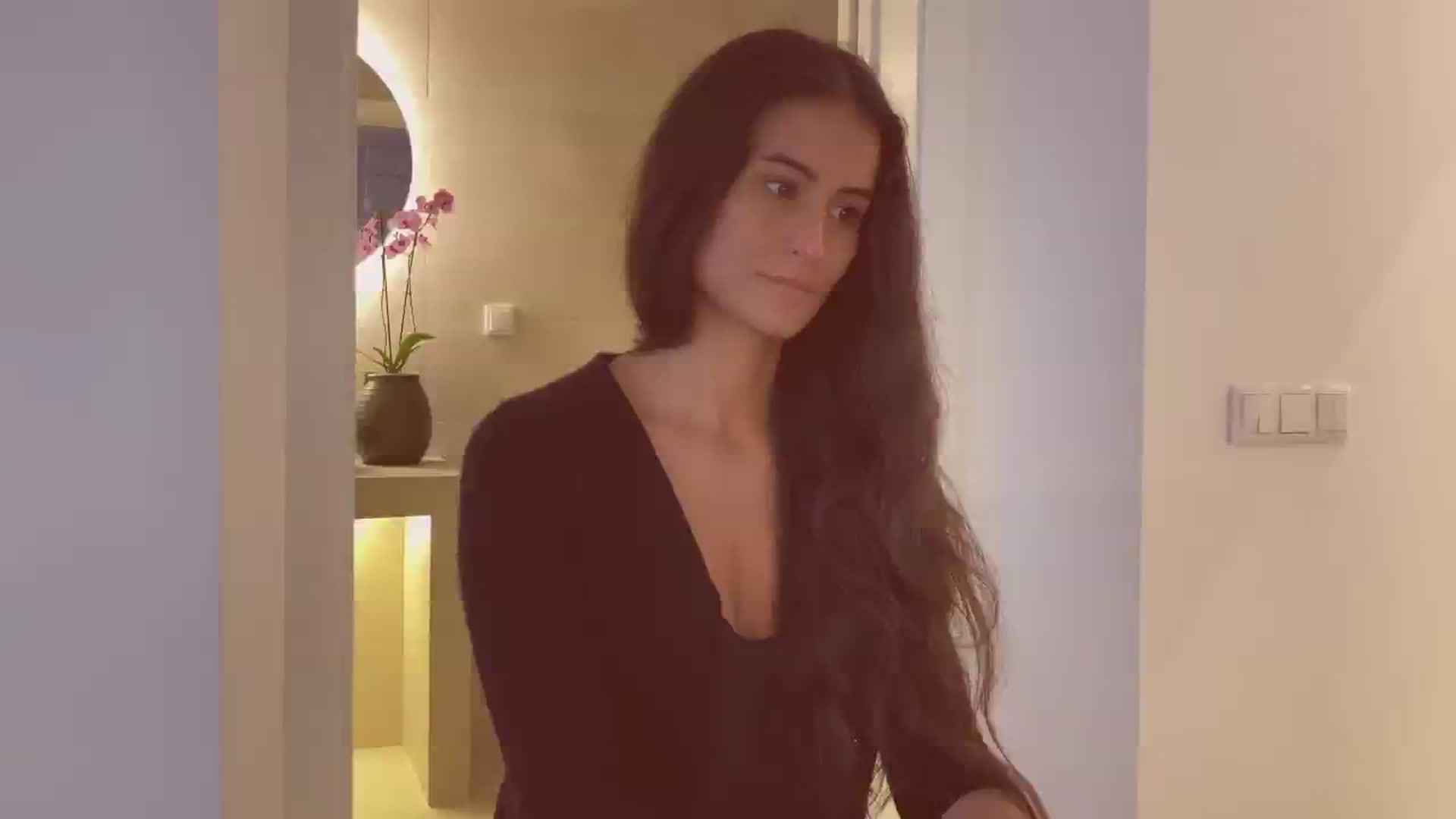 Gallery image thumbnail from V_e_r_o_'s myfreecams stream on, 11/14/2025, 12:21 image 13 of 20