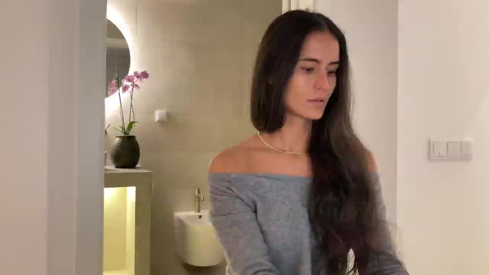 Gallery image thumbnail from V_e_r_o_'s myfreecams stream on, 11/17/2025, 21:56 image 1 of 20