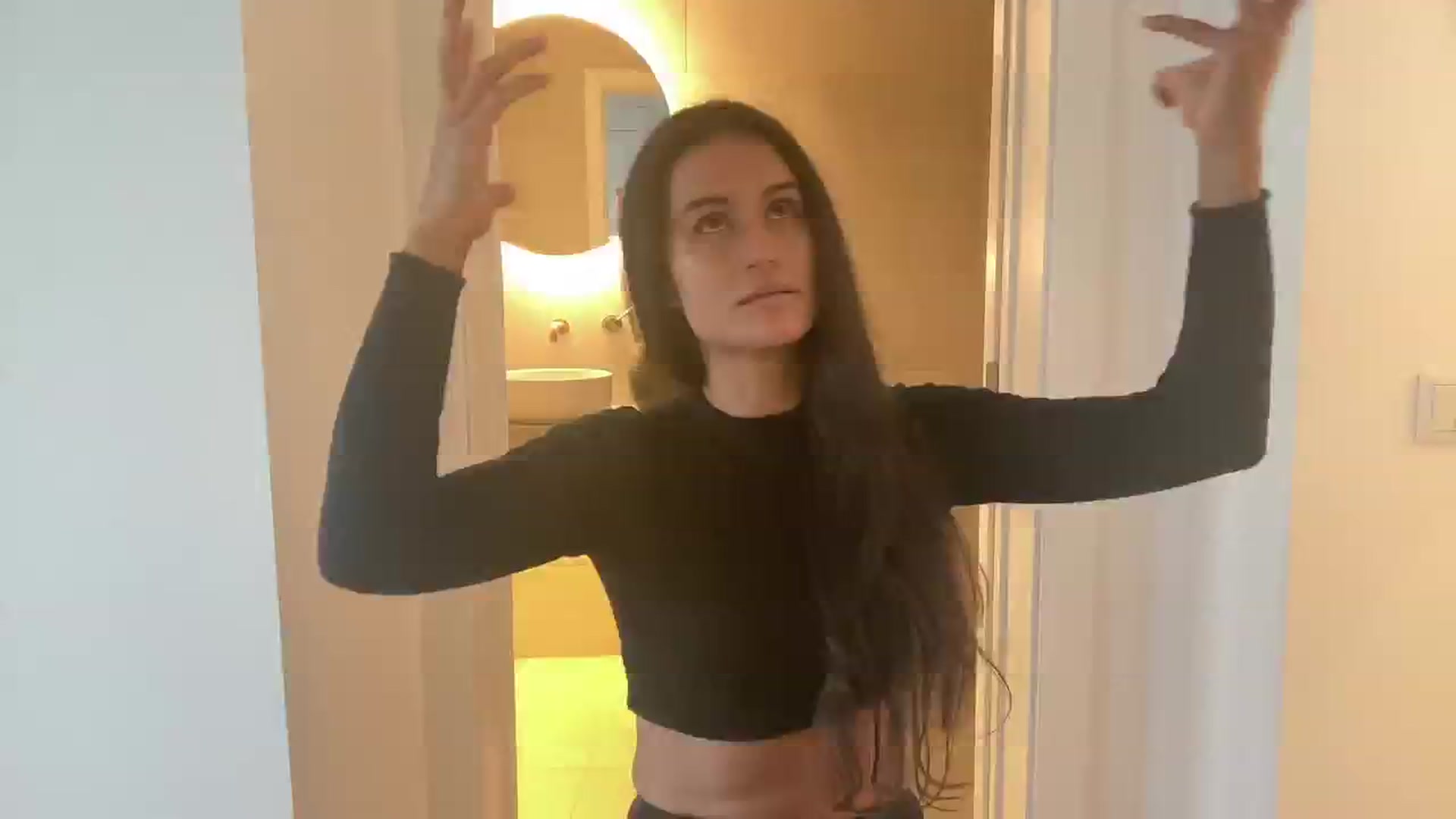 Gallery image thumbnail from V_e_r_o_'s myfreecams stream on, 11/26/2025, 09:59 image 7 of 20