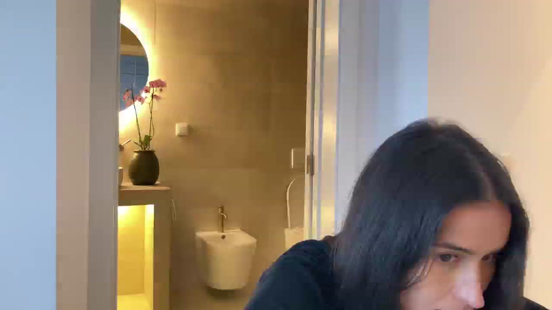 Gallery image thumbnail from V_e_r_o_'s myfreecams stream on, 11/26/2025, 09:59 image 12 of 20