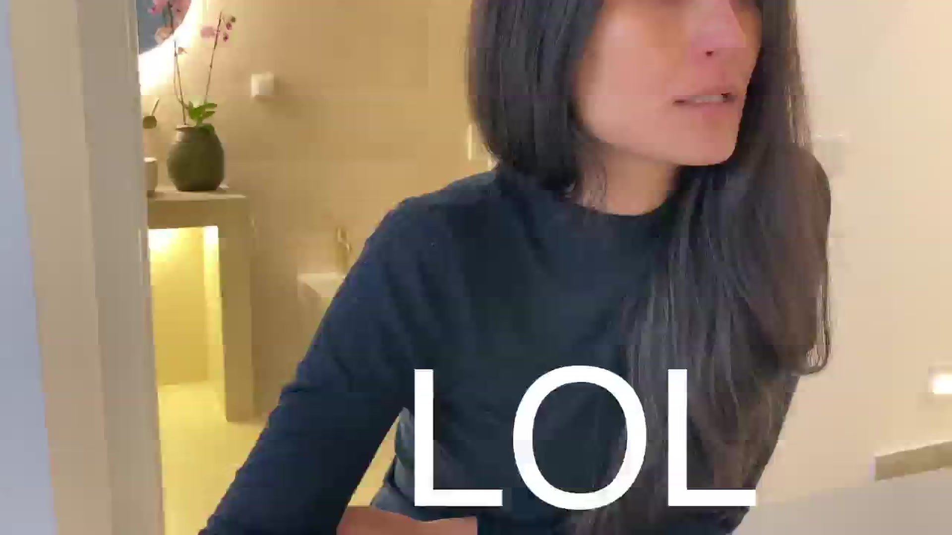 Gallery image thumbnail from V_e_r_o_'s myfreecams stream on, 12/19/2025, 10:48 image 14 of 20
