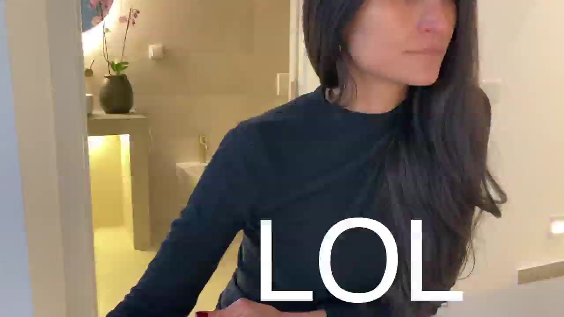 Gallery image thumbnail from V_e_r_o_'s myfreecams stream on, 12/19/2025, 10:48 image 4 of 20