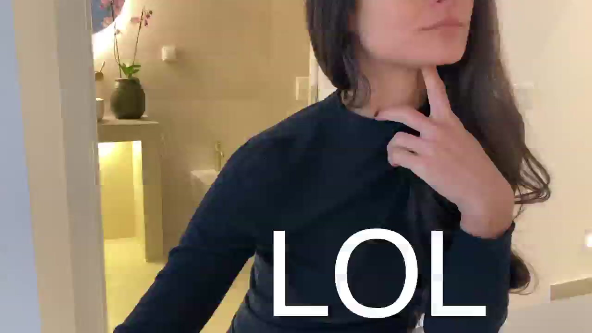 Gallery image thumbnail from V_e_r_o_'s myfreecams stream on, 12/19/2025, 10:48 image 3 of 20
