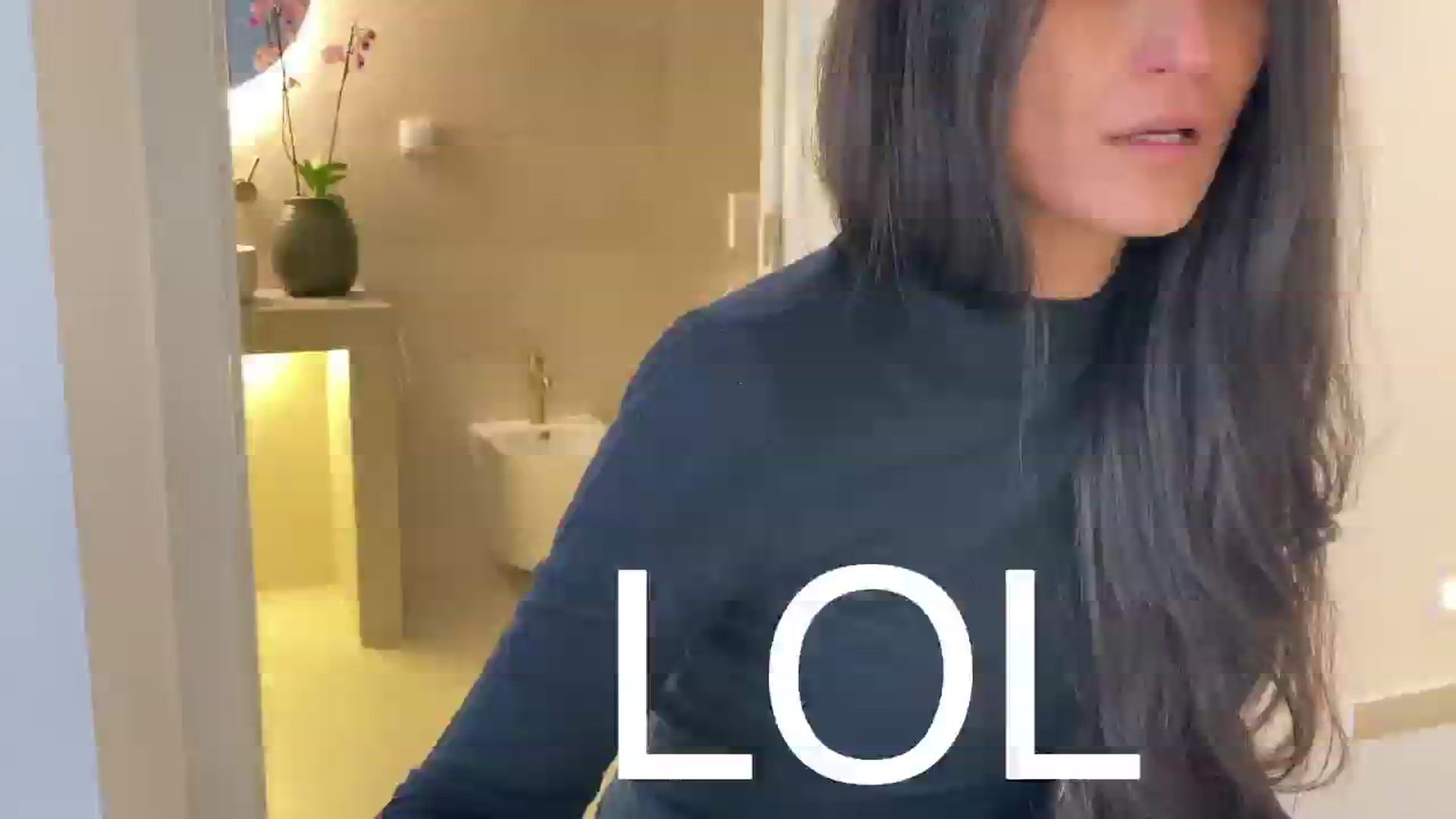 Gallery image thumbnail from V_e_r_o_'s myfreecams stream on, 12/19/2025, 11:00 image 18 of 20