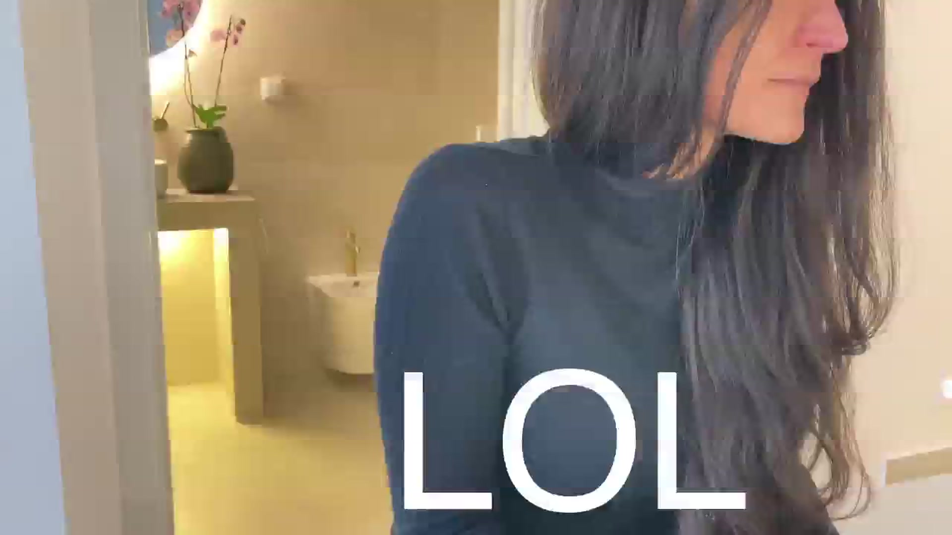 Gallery image thumbnail from V_e_r_o_'s myfreecams stream on, 12/19/2025, 11:00 image 17 of 20