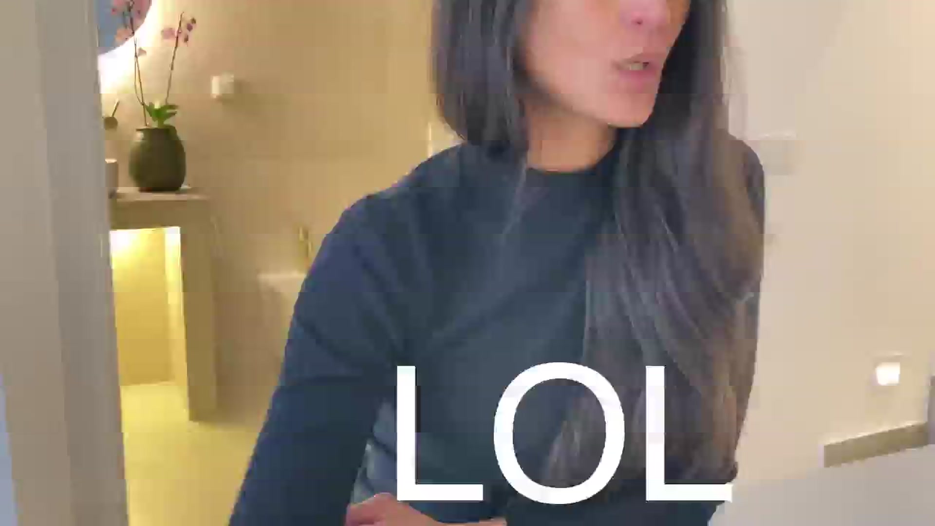 Gallery image thumbnail from V_e_r_o_'s myfreecams stream on, 12/19/2025, 11:00 image 8 of 20