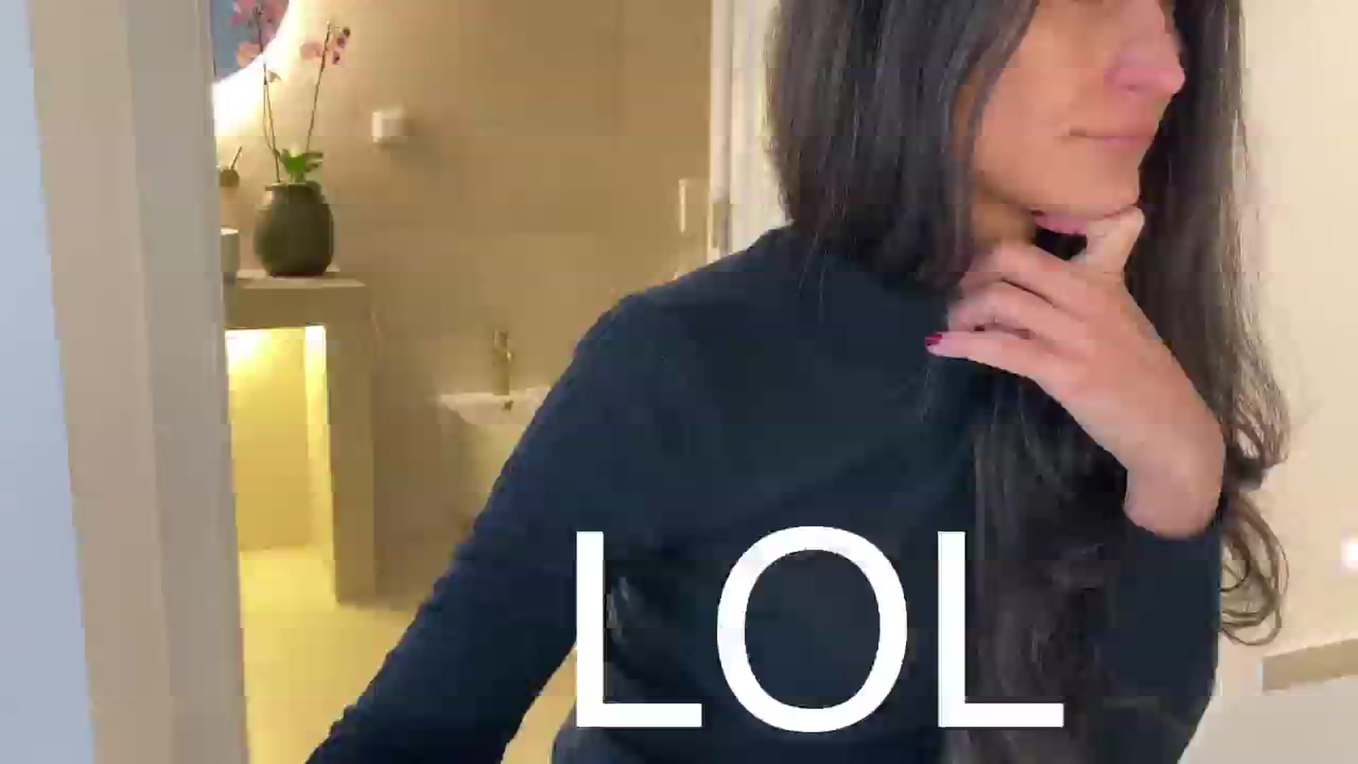 Gallery image thumbnail from V_e_r_o_'s myfreecams stream on, 12/19/2025, 11:00 image 15 of 20