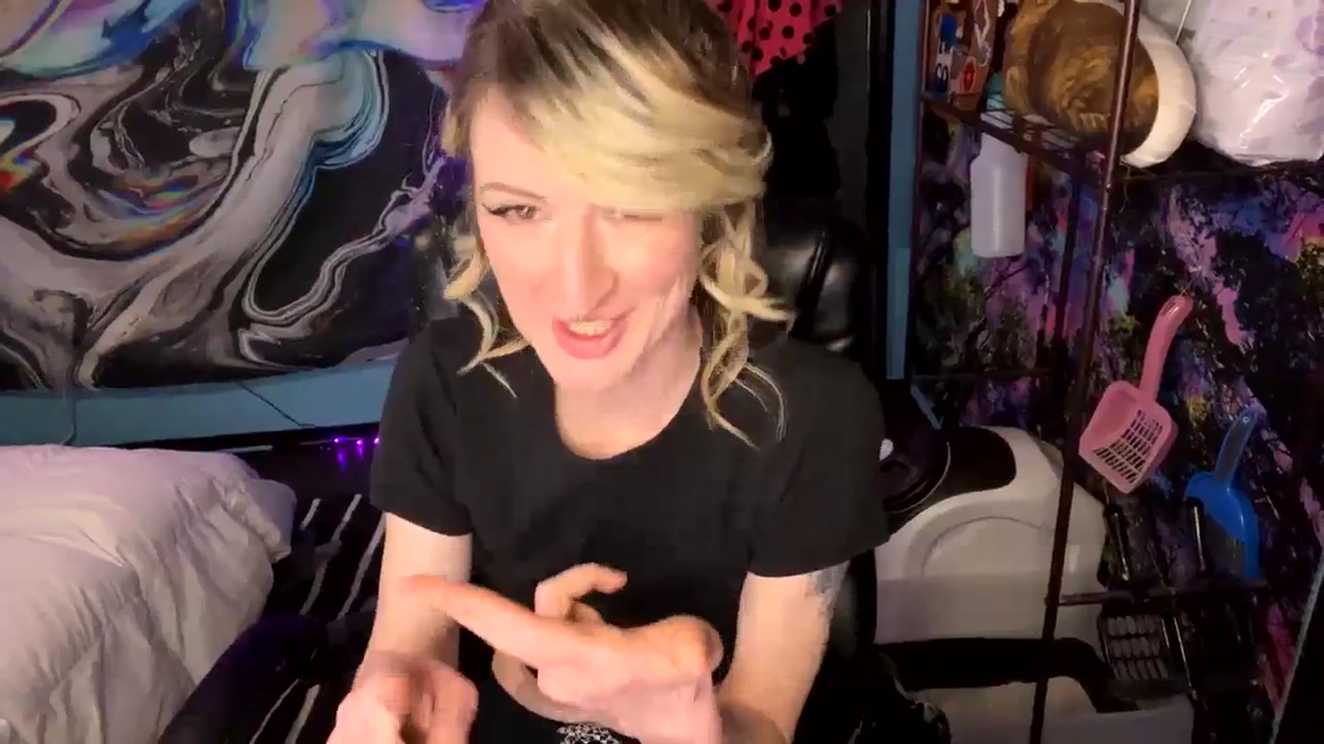 Gallery image thumbnail from V_isforviolet's myfreecams stream on, 01/31/2024, 10:30 image 16 of 20