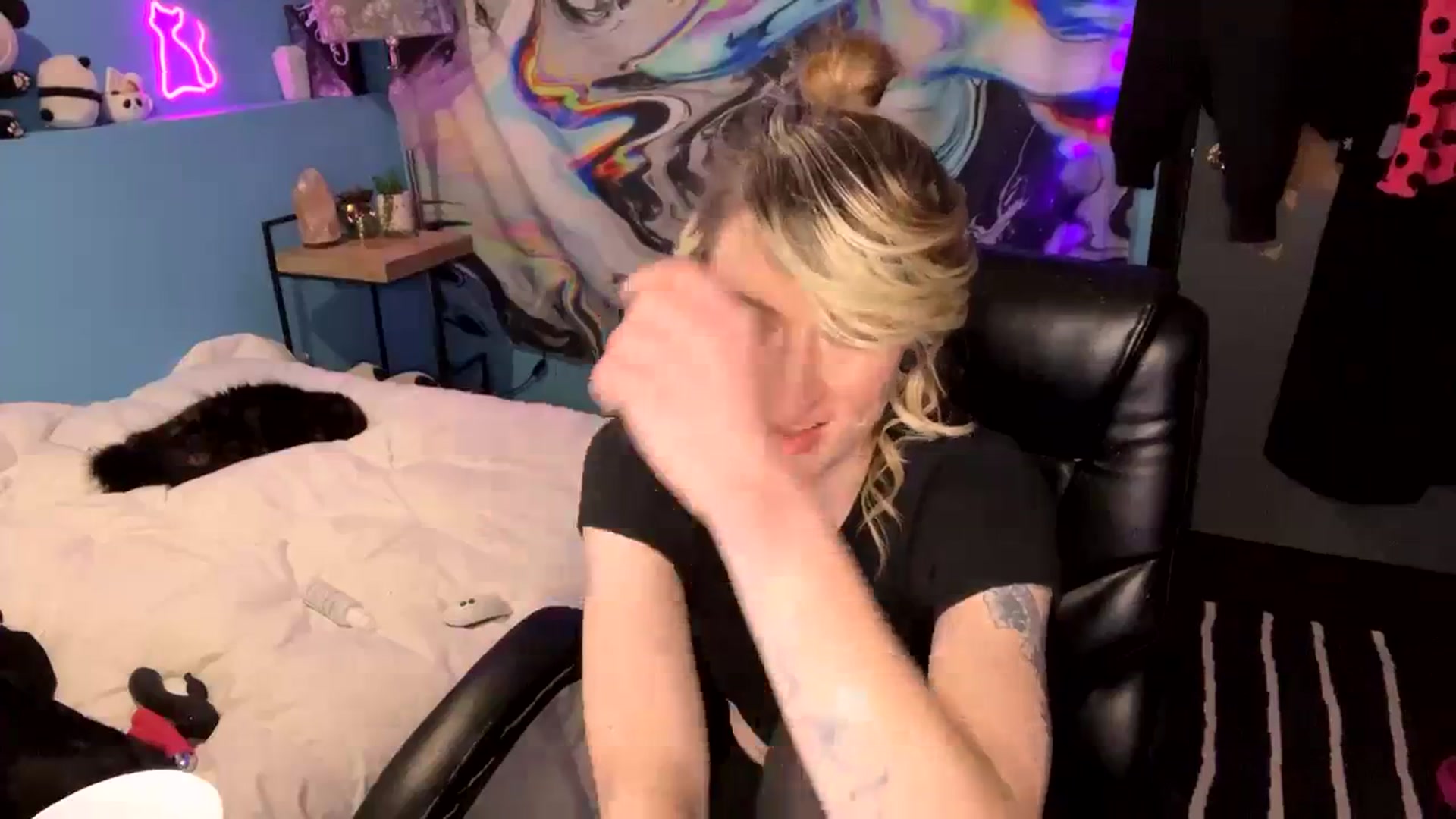 Gallery image thumbnail from V_isforviolet's myfreecams stream on, 01/31/2024, 10:30 image 18 of 20