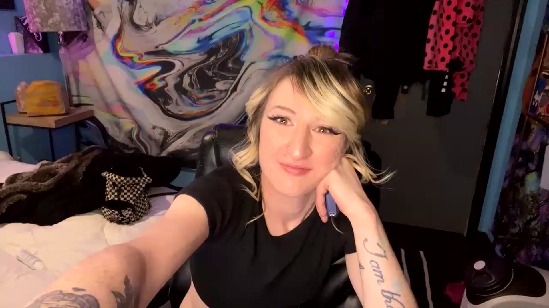 Gallery image thumbnail from V_isforviolet's myfreecams stream on, 01/31/2024, 13:20 image 1 of 20