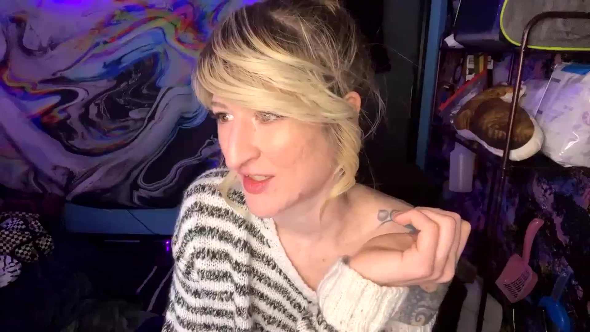 Gallery image thumbnail from V_isforviolet's myfreecams stream on, 02/04/2024, 14:11 image 4 of 20