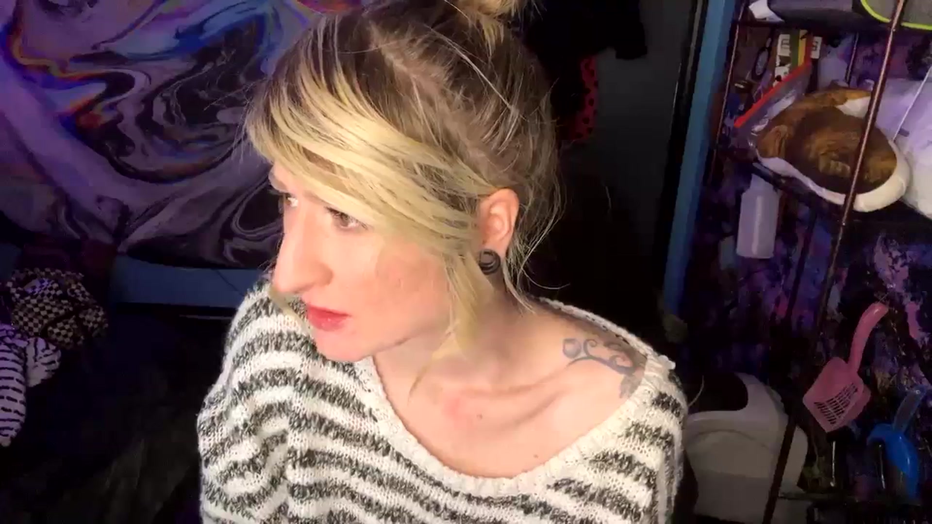 Gallery image thumbnail from V_isforviolet's myfreecams stream on, 02/04/2024, 14:11 image 19 of 20