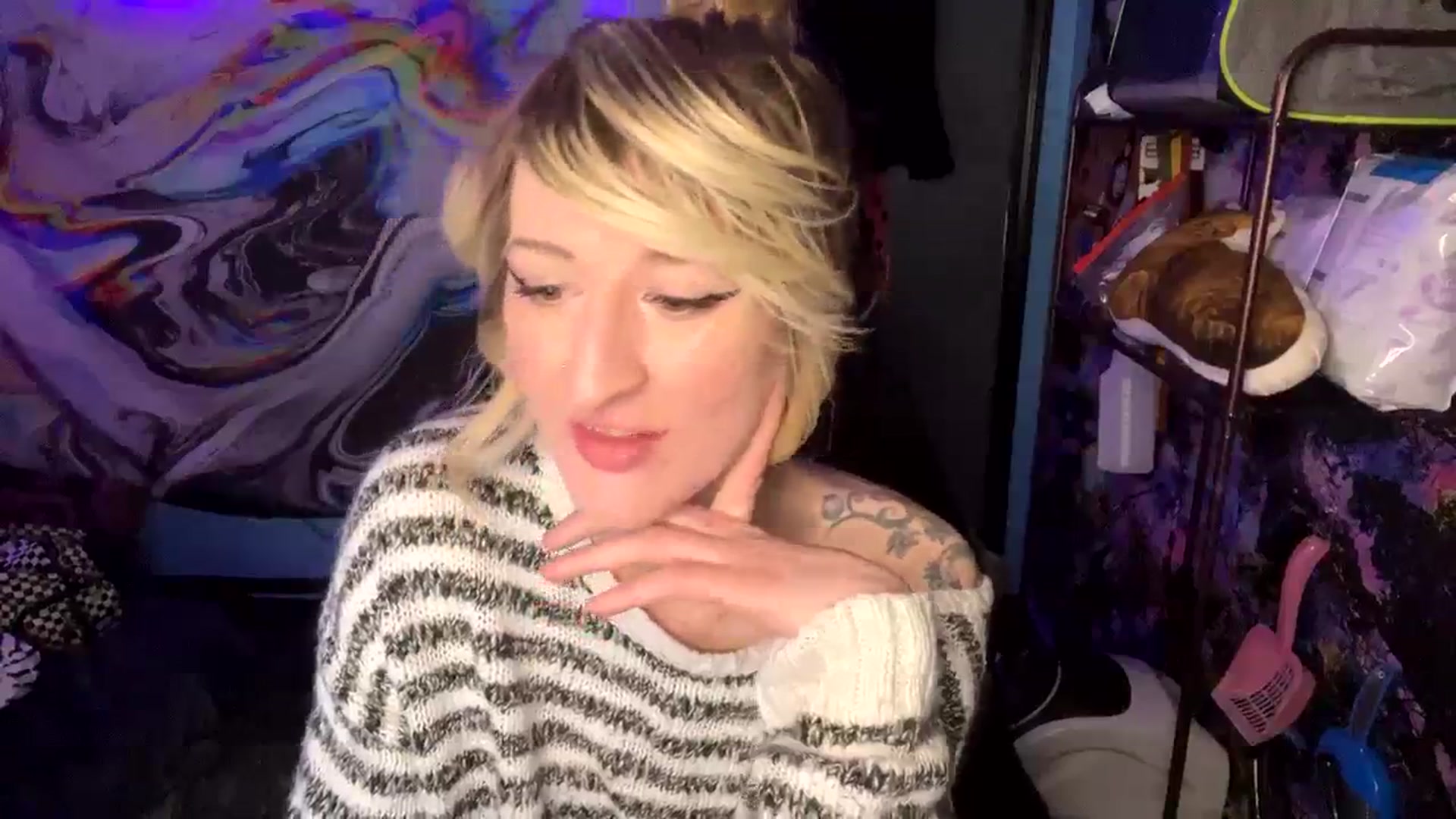 Gallery image thumbnail from V_isforviolet's myfreecams stream on, 02/04/2024, 14:11 image 9 of 20