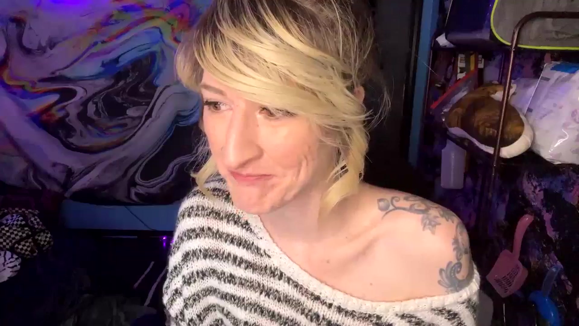 Gallery image thumbnail from V_isforviolet's myfreecams stream on, 02/04/2024, 14:11 image 6 of 20