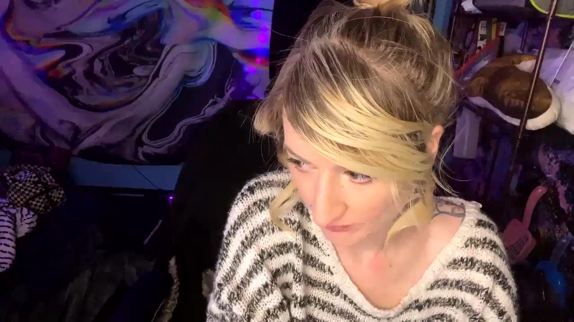 Gallery image thumbnail from V_isforviolet's myfreecams stream on, 02/04/2024, 14:11 image 18 of 20