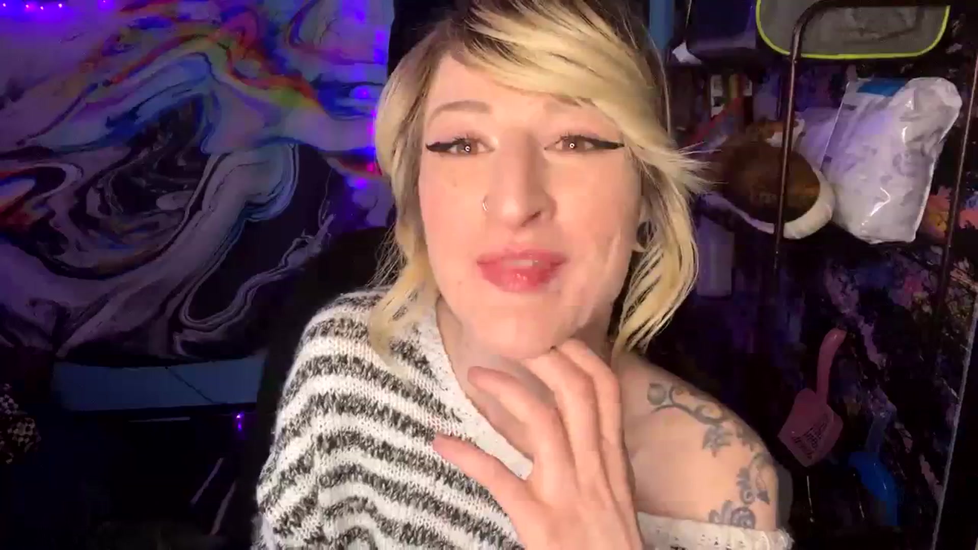 Gallery image thumbnail from V_isforviolet's myfreecams stream on, 02/04/2024, 14:11 image 14 of 20