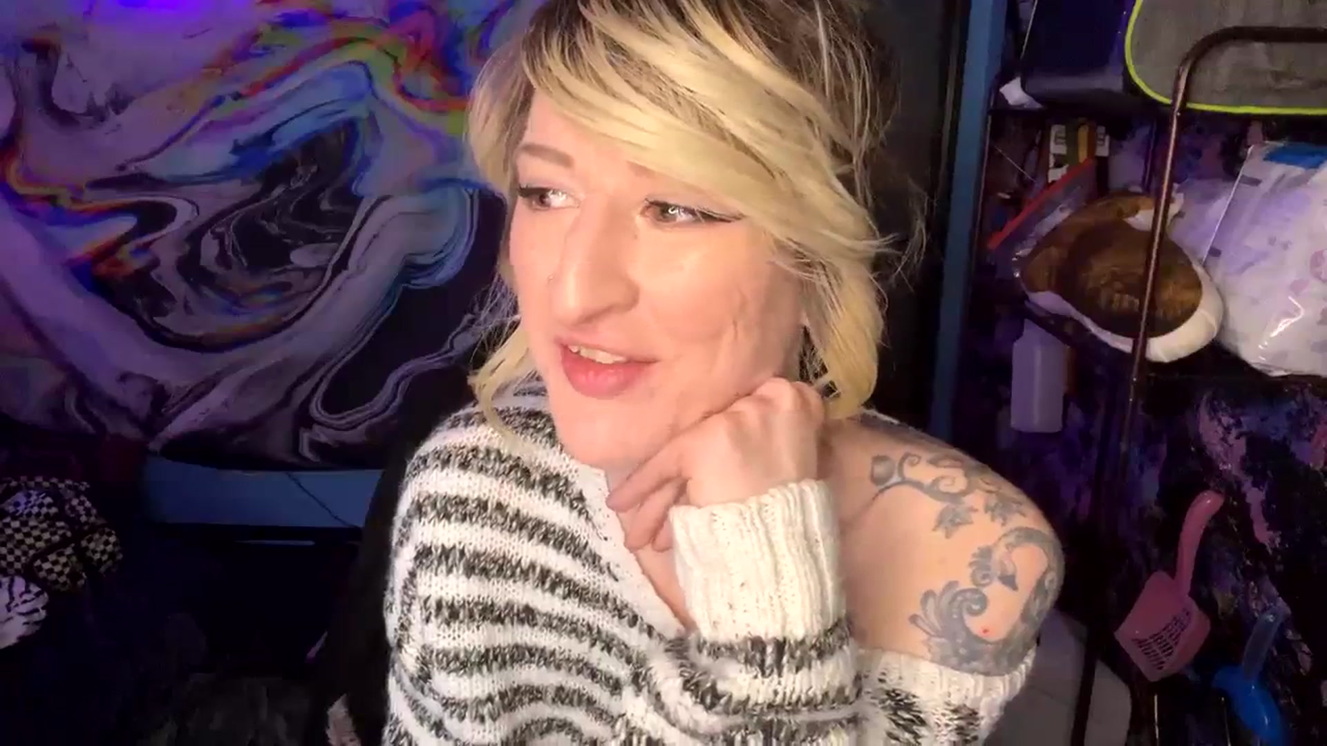 Gallery image thumbnail from V_isforviolet's myfreecams stream on, 02/04/2024, 14:11 image 2 of 20