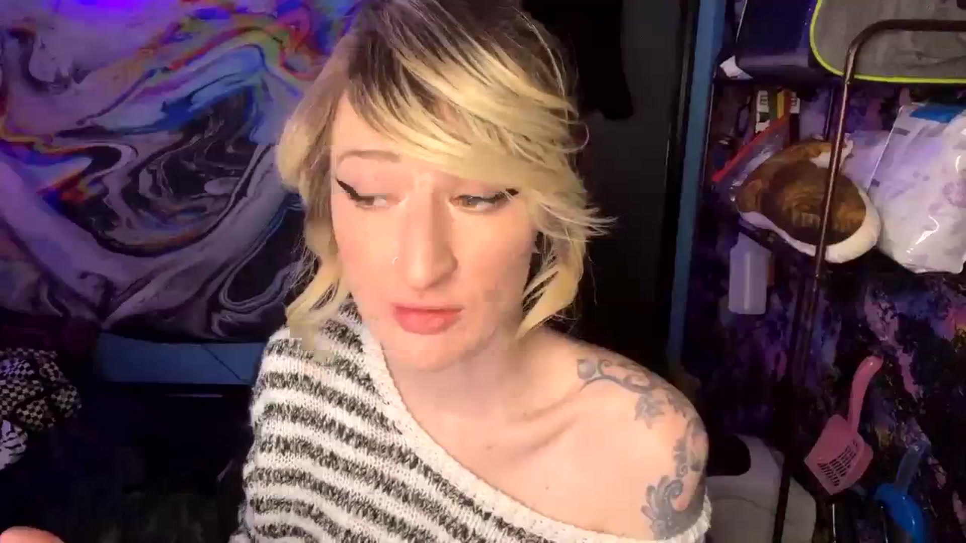 Gallery image thumbnail from V_isforviolet's myfreecams stream on, 02/04/2024, 14:11 image 10 of 20