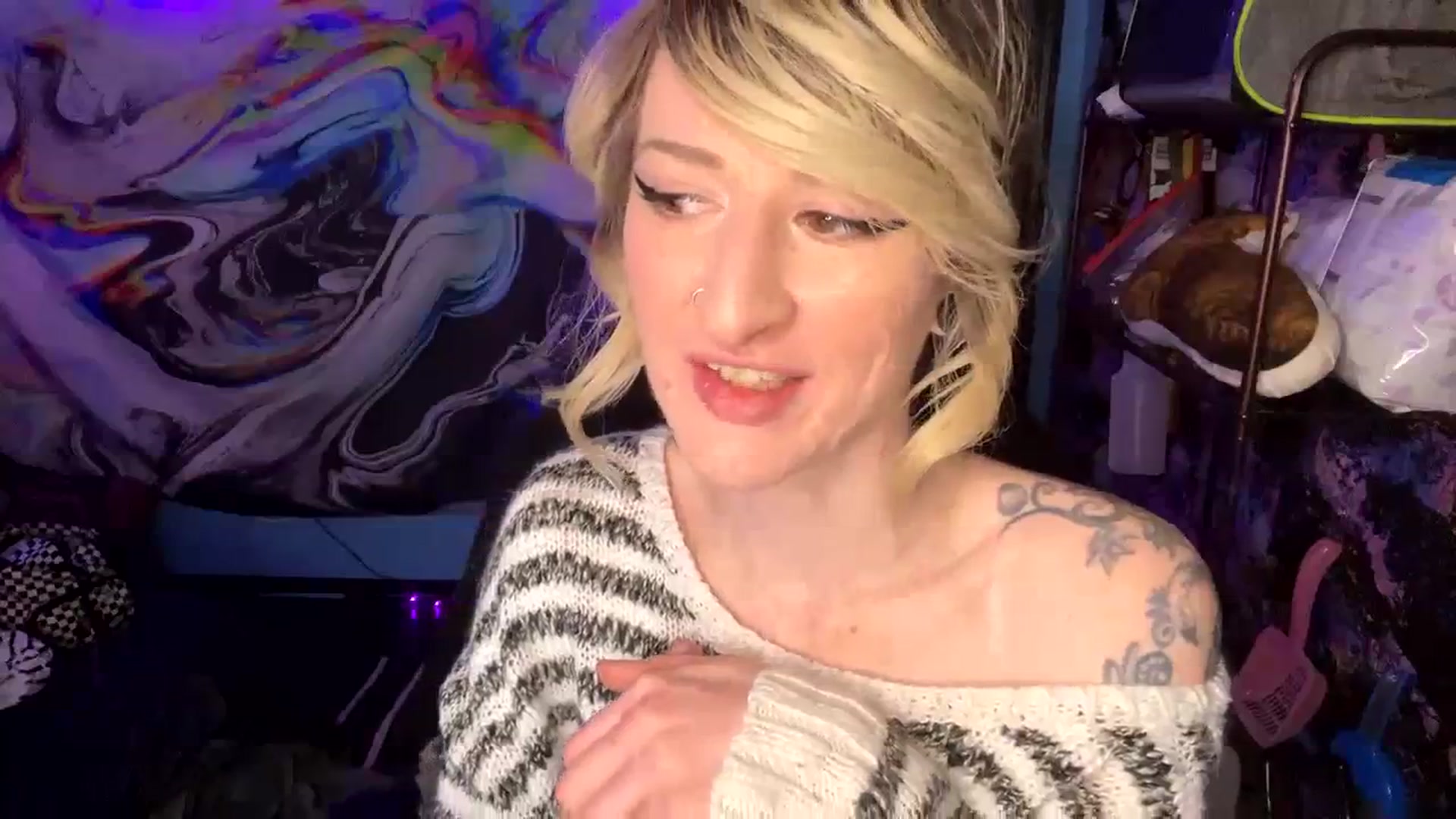 Gallery image thumbnail from V_isforviolet's myfreecams stream on, 02/04/2024, 14:11 image 5 of 20