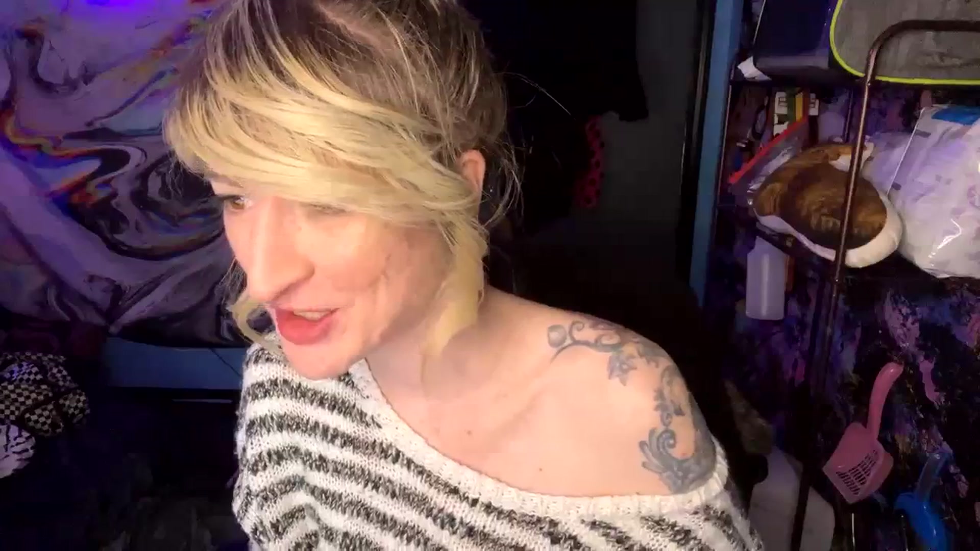 Gallery image thumbnail from V_isforviolet's myfreecams stream on, 02/04/2024, 14:11 image 7 of 20