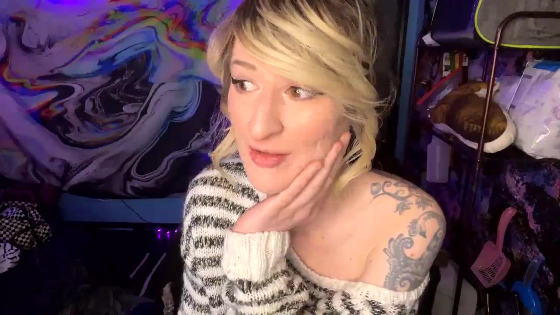 Gallery image thumbnail from V_isforviolet's myfreecams stream on, 02/04/2024, 14:11 image 3 of 20