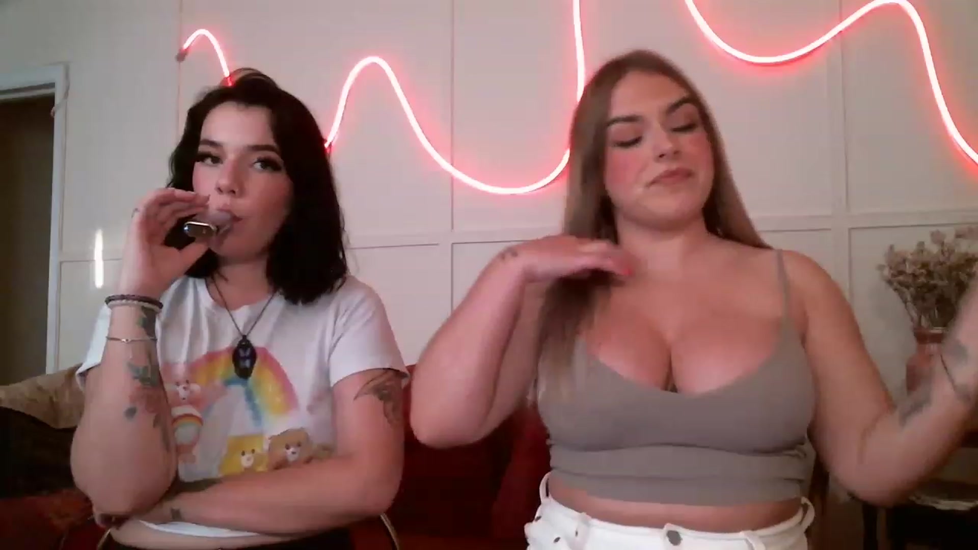Gallery image thumbnail from Vail_Fox's myfreecams stream on, 06/20/2023, 24:26 image 18 of 20
