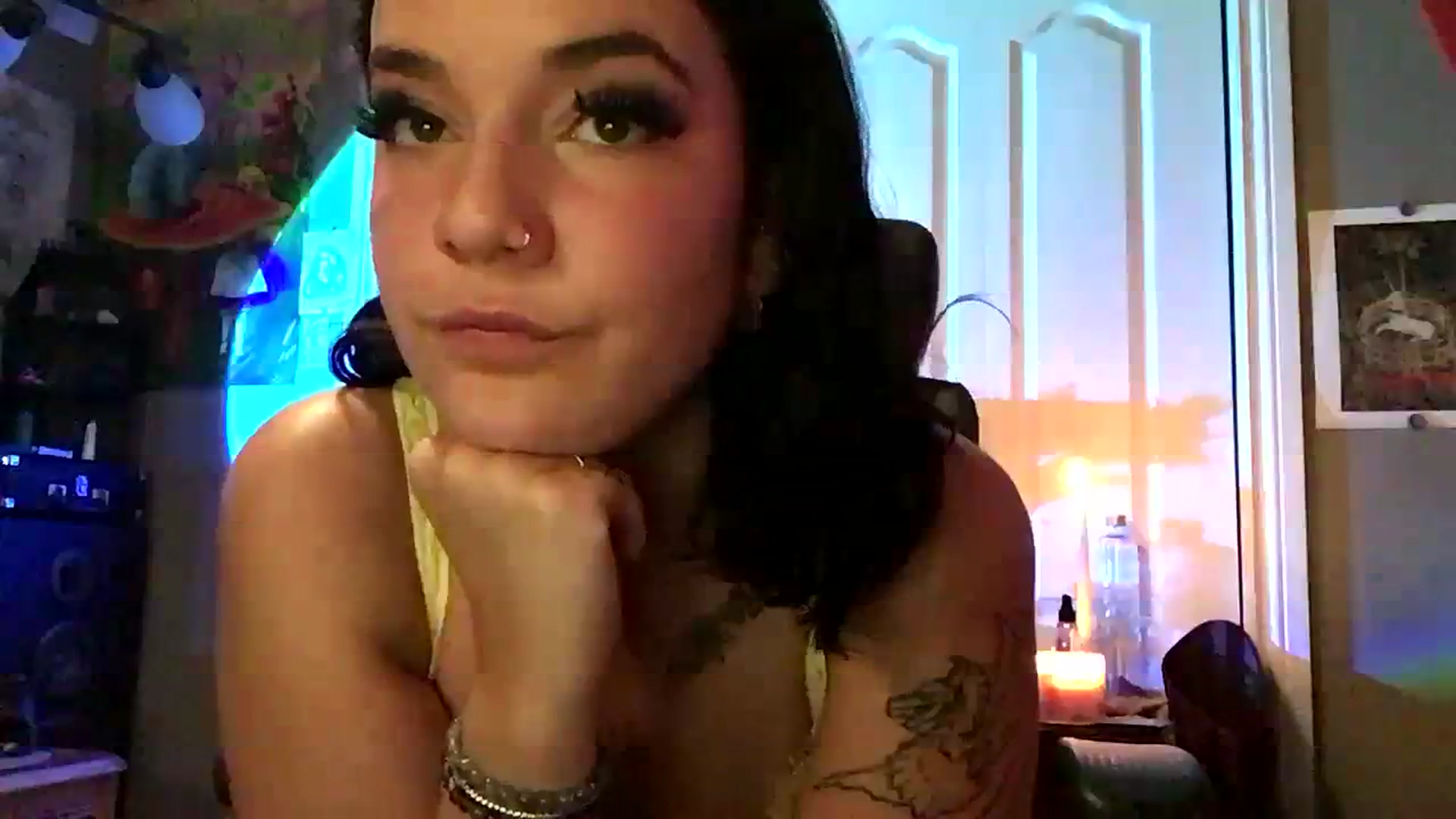 Gallery image thumbnail from Vail_Fox's myfreecams stream on, 07/26/2023, 05:06 image 3 of 20