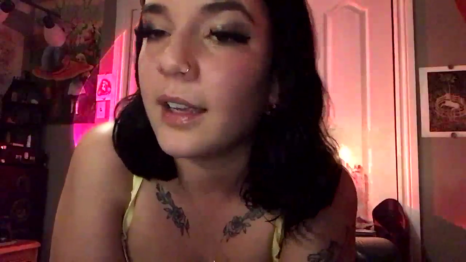 Gallery image thumbnail from Vail_Fox's myfreecams stream on, 07/26/2023, 05:06 image 7 of 20