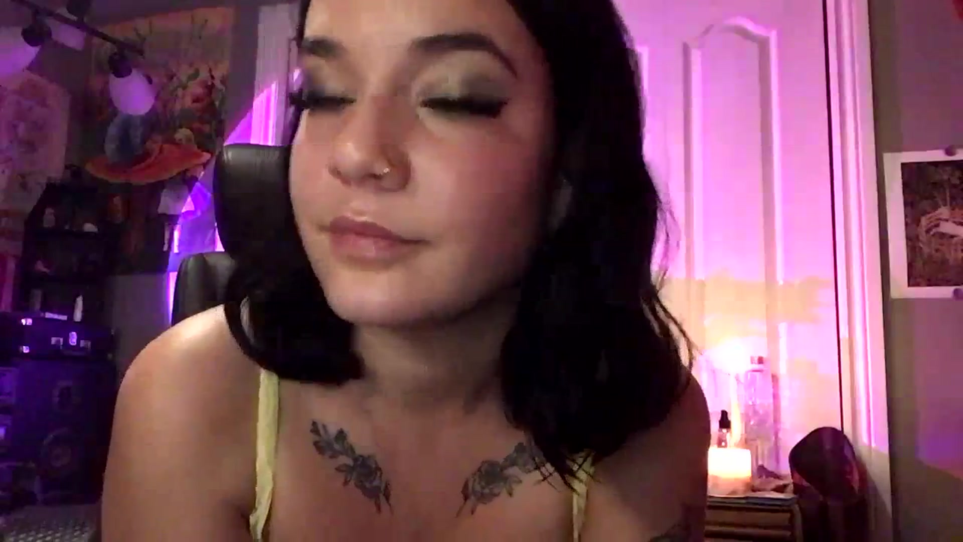 Gallery image thumbnail from Vail_Fox's myfreecams stream on, 07/26/2023, 05:59 image 17 of 20